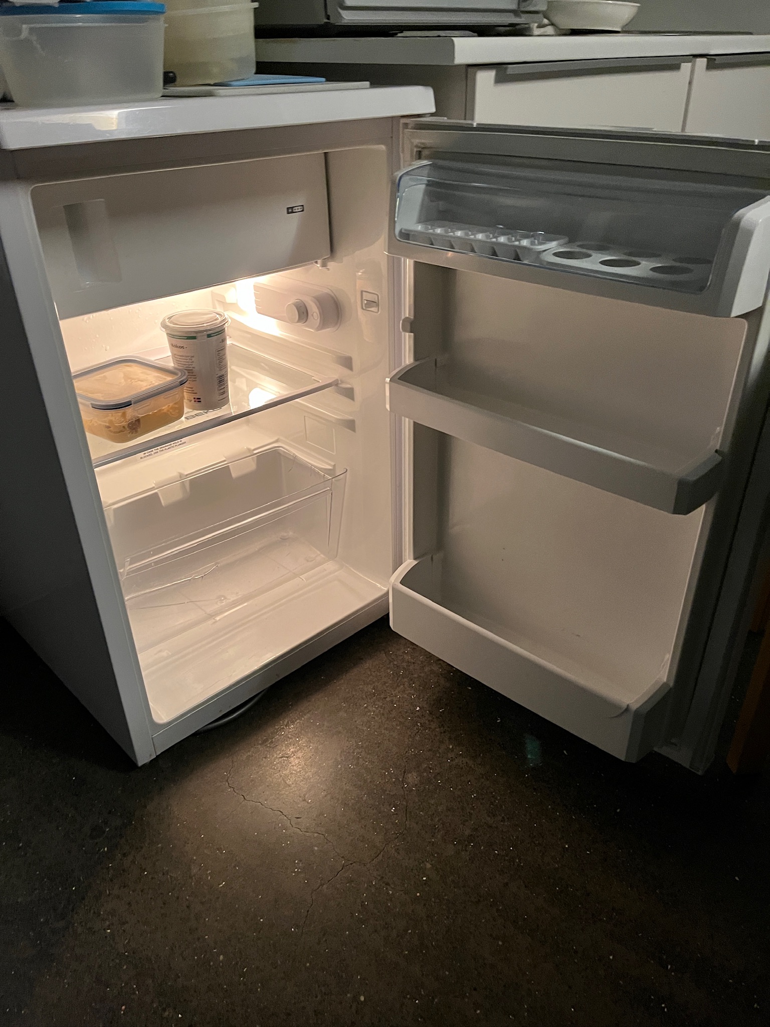 SELT / SOLD - Beko kælir, H85;x B55;x D55;sm. 2