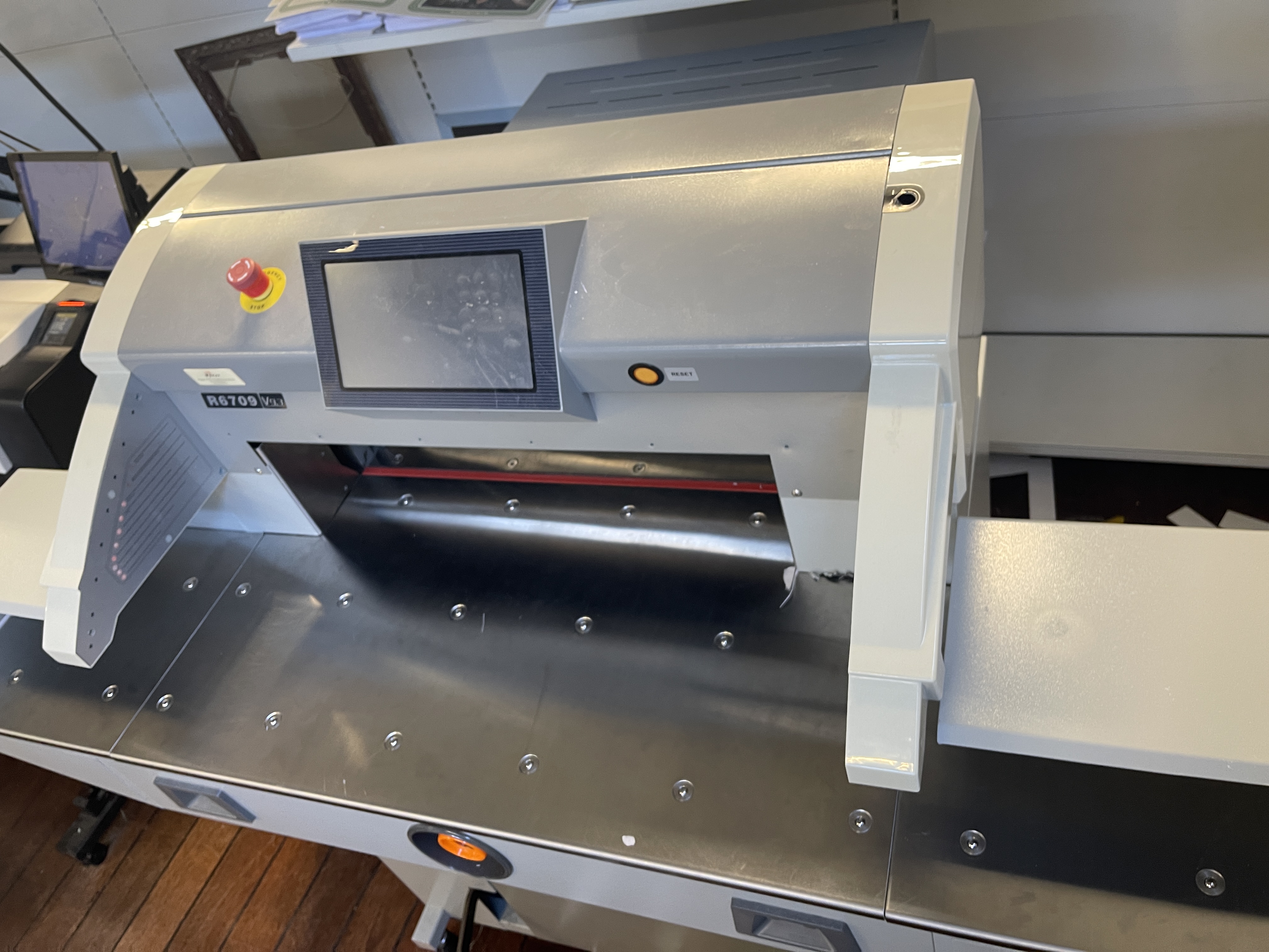 SELT / SOLD Boway hnífur R6709, V9.3 pappirsskeri 3