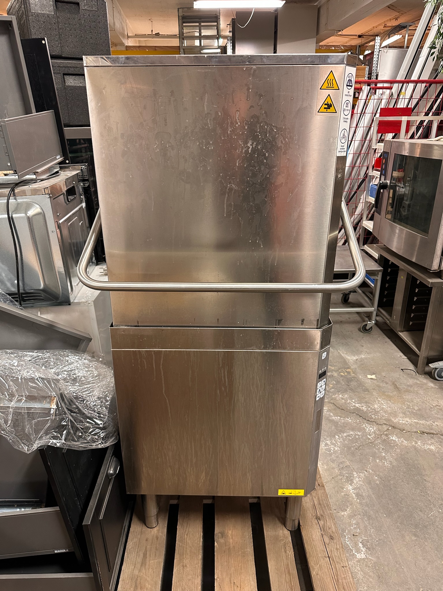 SELT / SOLD Zanussi húddvél, H158 x B62 x D75 sm. 2