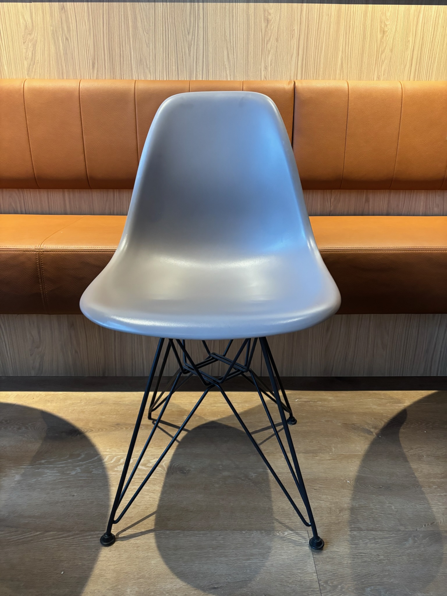 SELT / SOLD Vitra borðstofustóll frá Pennanum 2