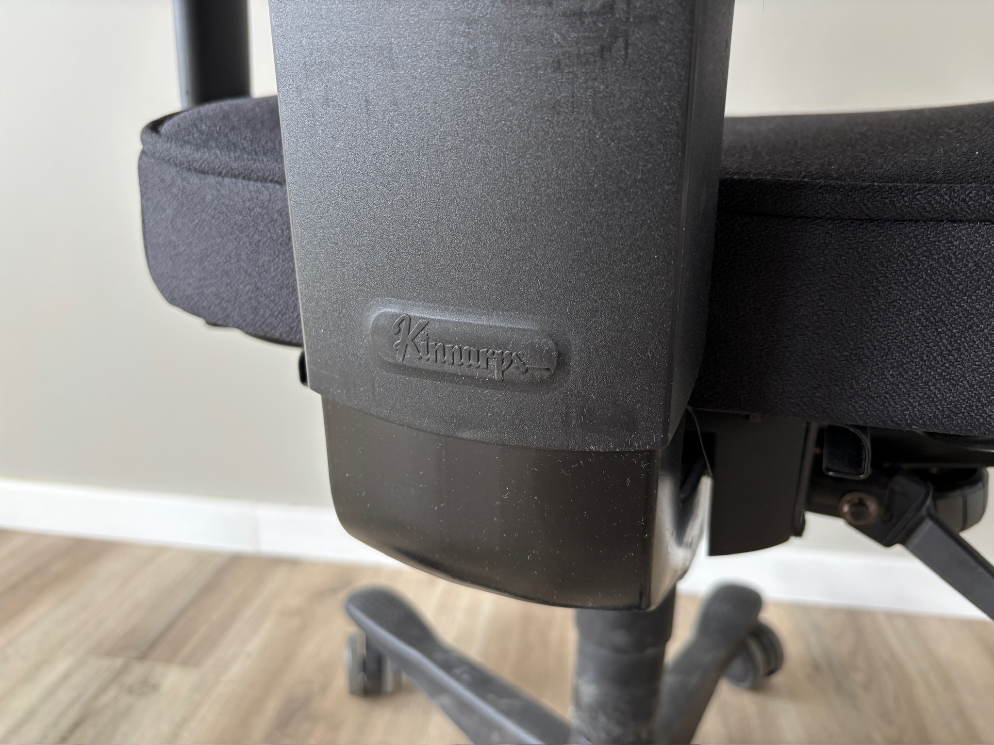 SELT / SOLD Kinnarps skrifstofustóll frá Pennanum 6