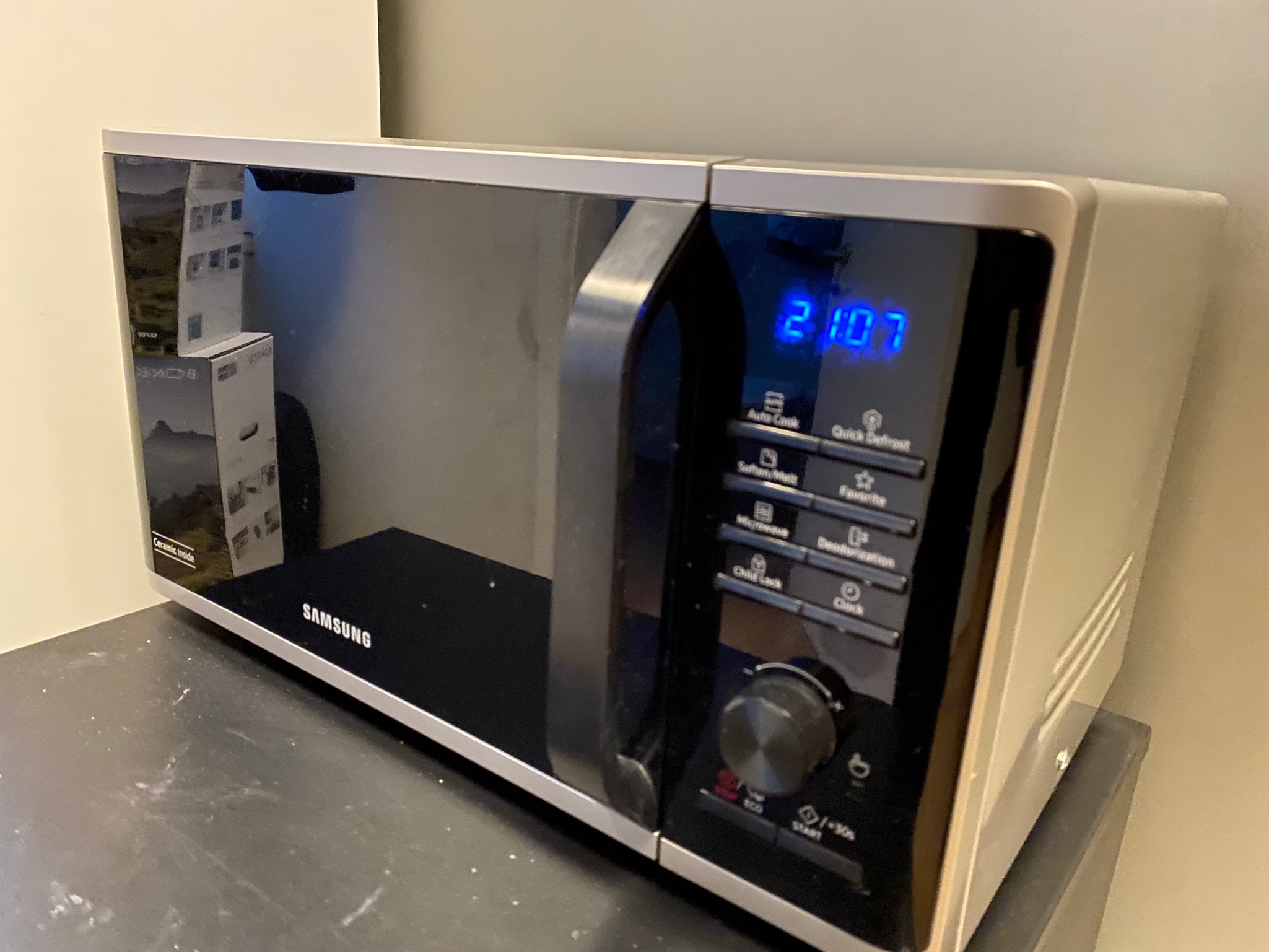 SELT / SOLD Örbylgjuofn frá Samsung 2
