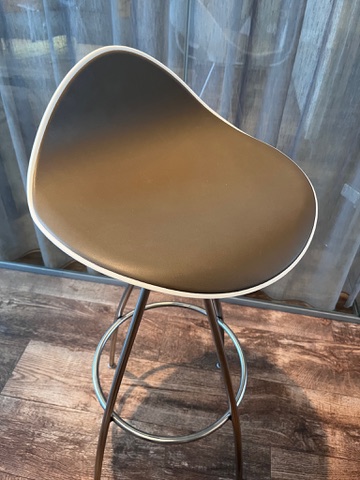SELT / SOLD Stua barstóll frá Módern 3