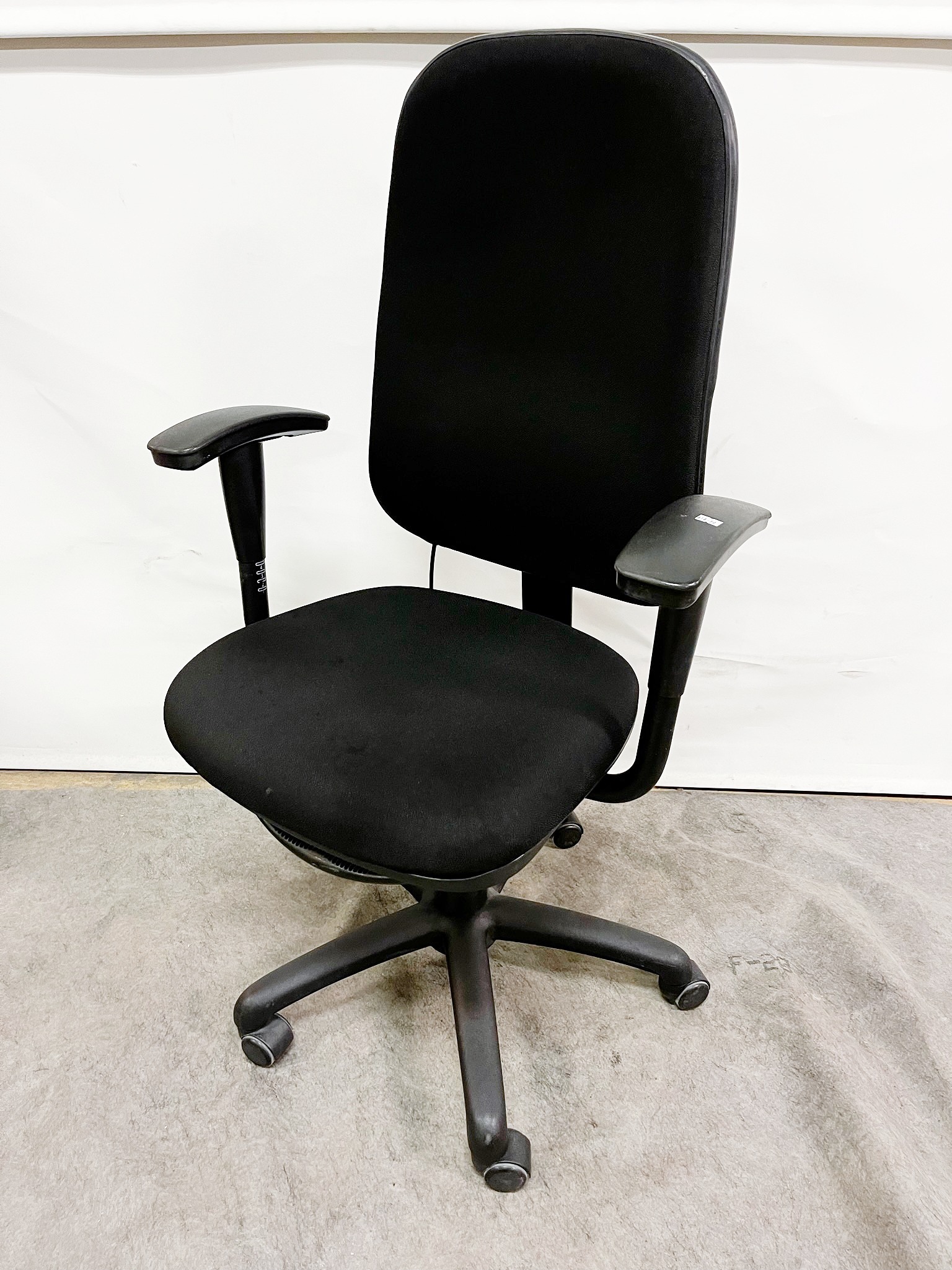 SELT / SOLD Á. G. Mark 30 skrifstofustóll með örmum