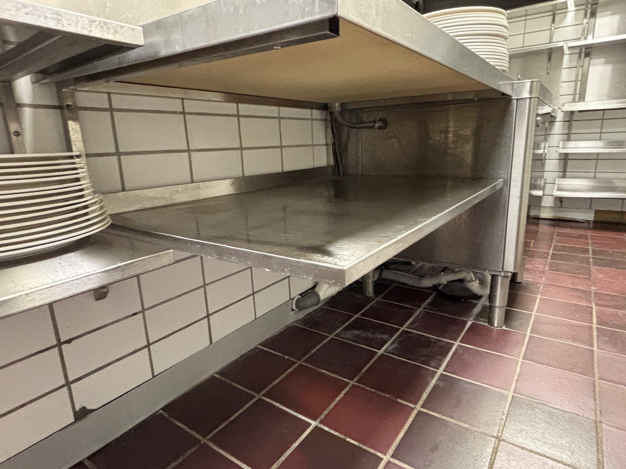 SELT / SOLD Ryðfrítt stálborð með kant 2