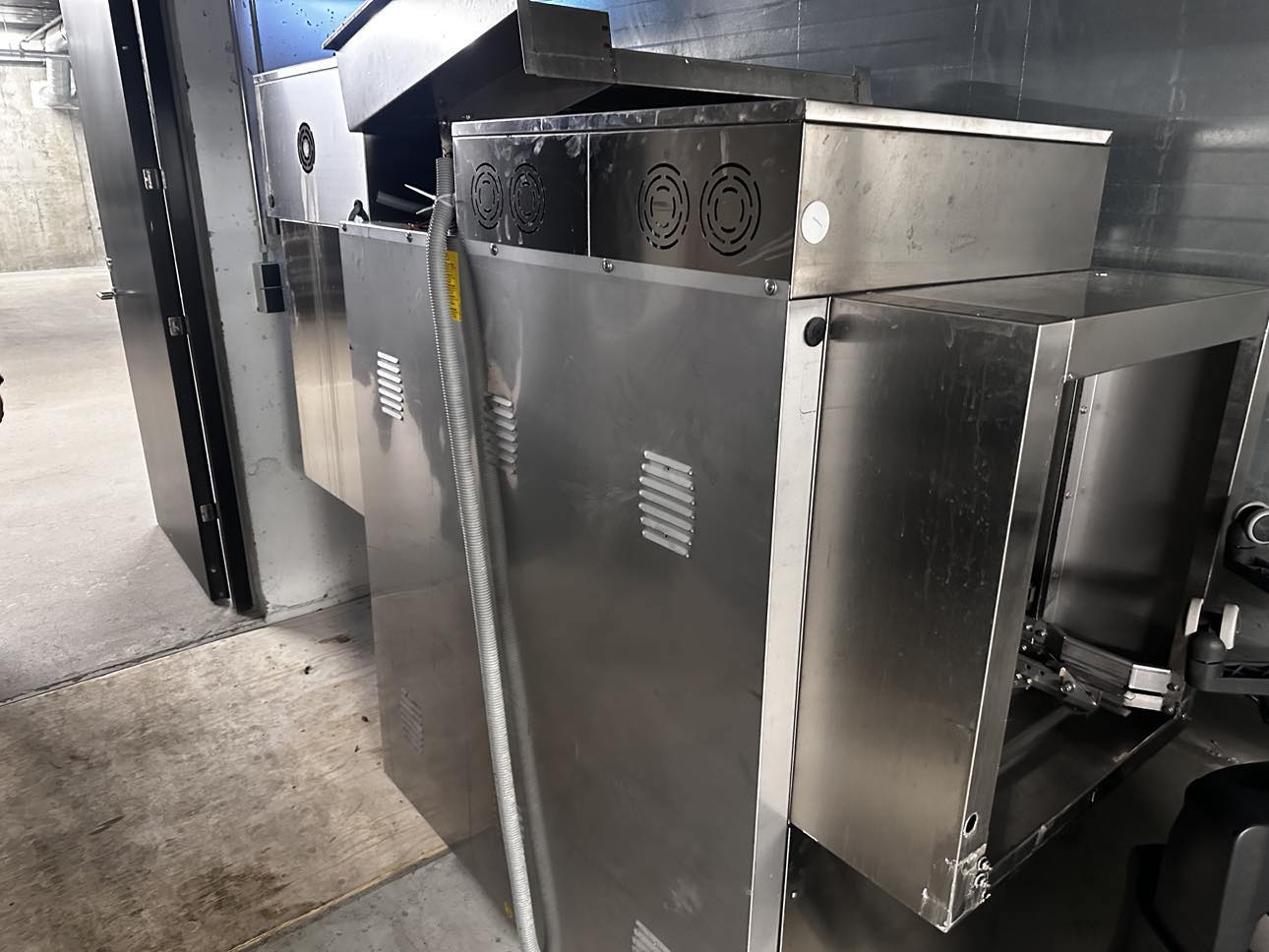 SELT / SOLD Aristarco AR 2500 uppþvottalína með stálrenniborði. 2