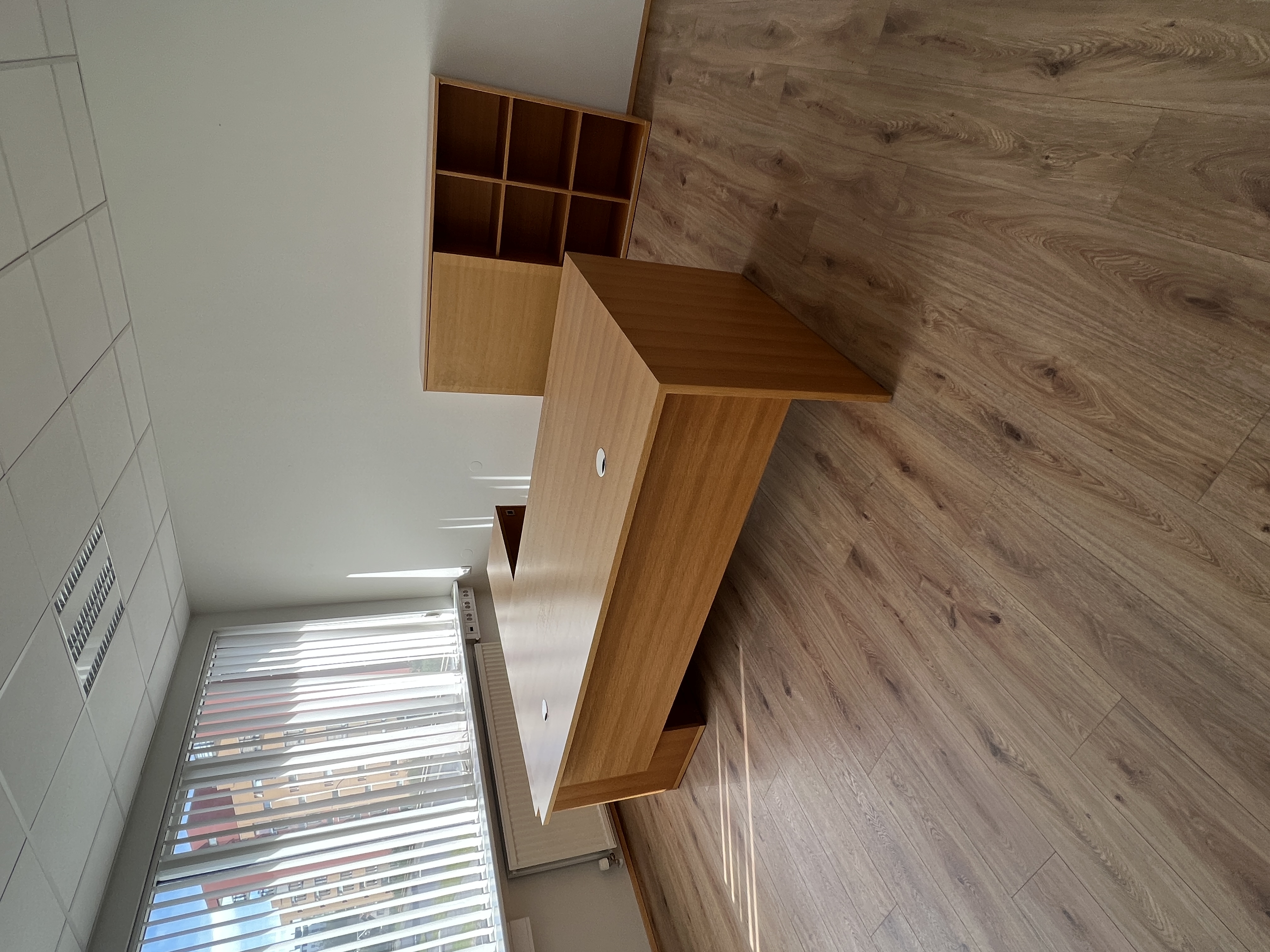 SELT / SOLD Vandað skrifborð 5