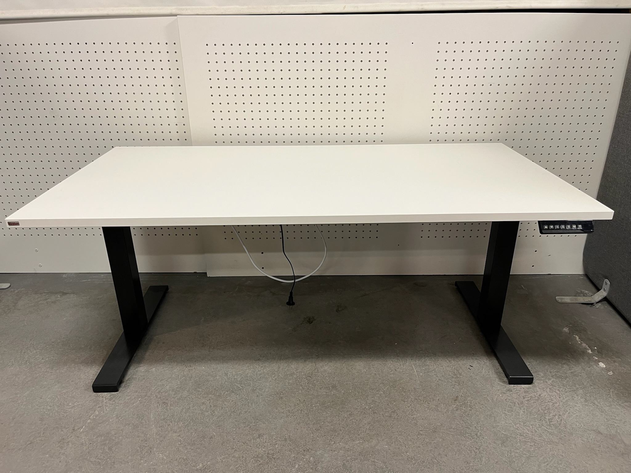 SELT / SOLD H2 rafmagnsborð frá Hirzlunni, B160xD80sm. (4 stk.) 2
