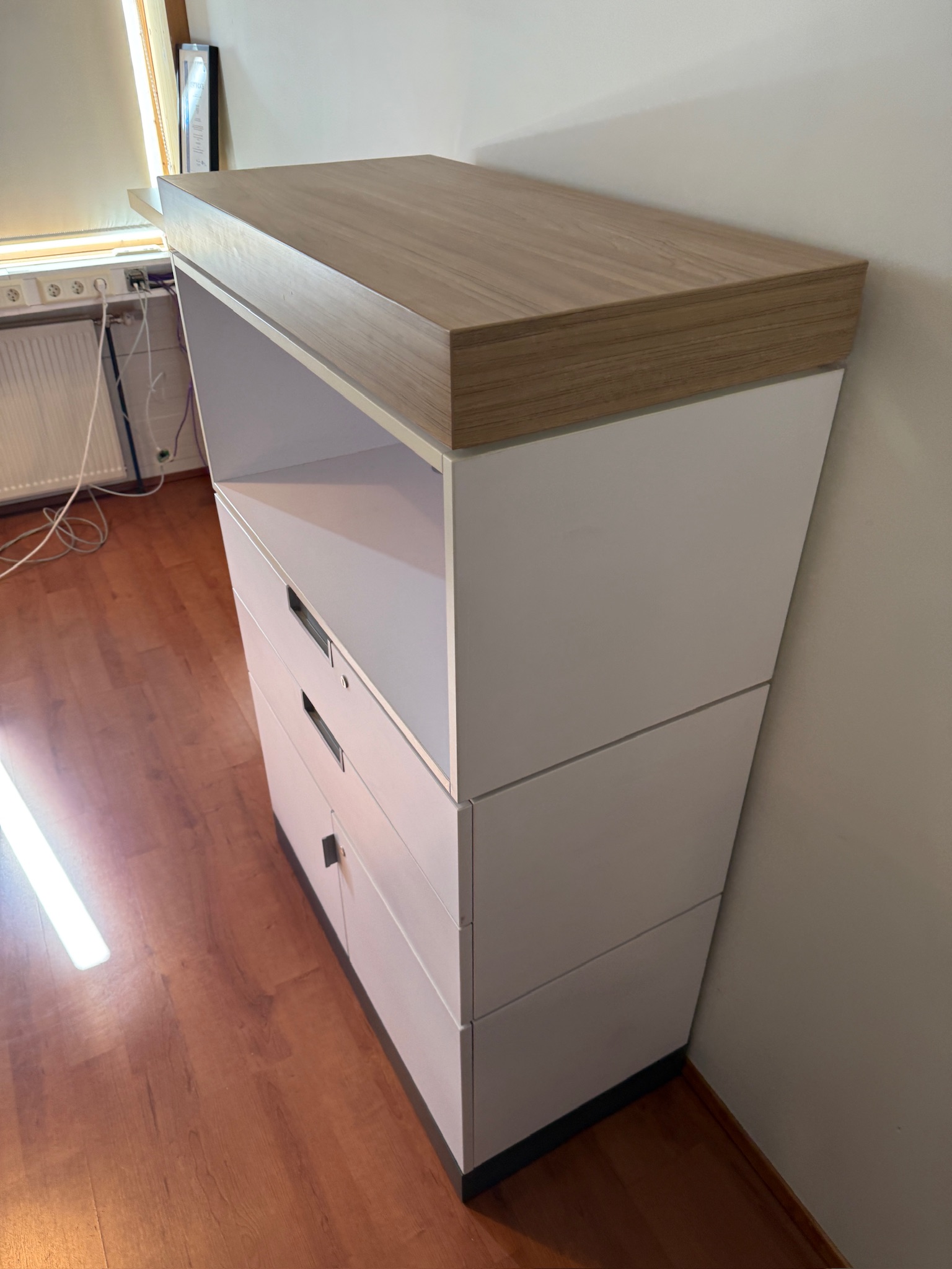 Techo Royal Ahrend skápur, H140xB90sm. 4