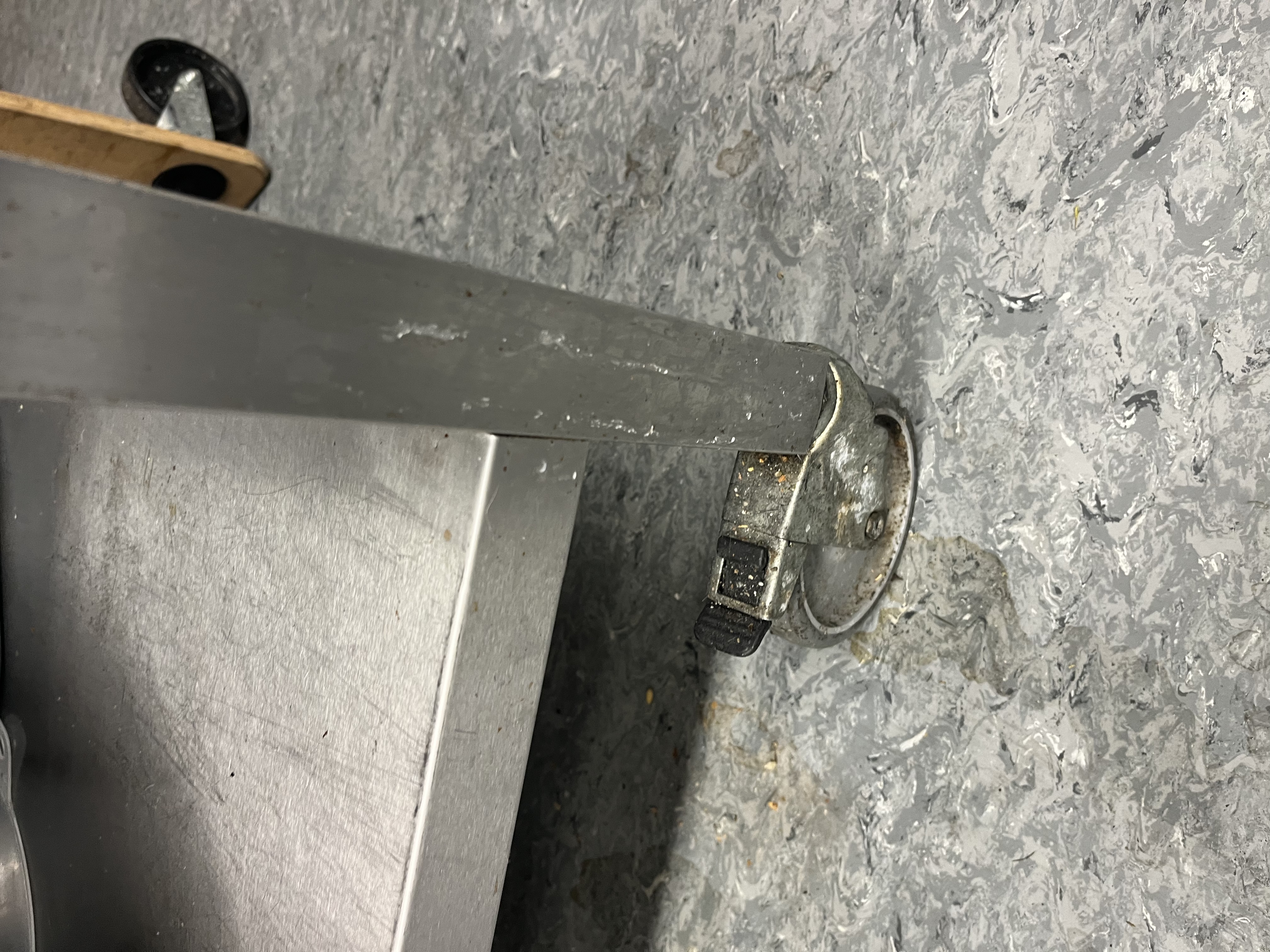 Selt - sold Stálborð á hjólum - 120 sm. 3
