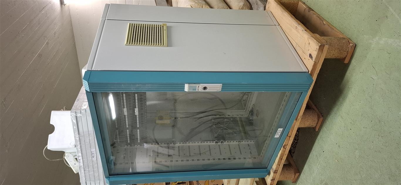 Tvöfaldur tölvuskápur / serverskápur með hitastýrðri kæliviftu, H75xB60x