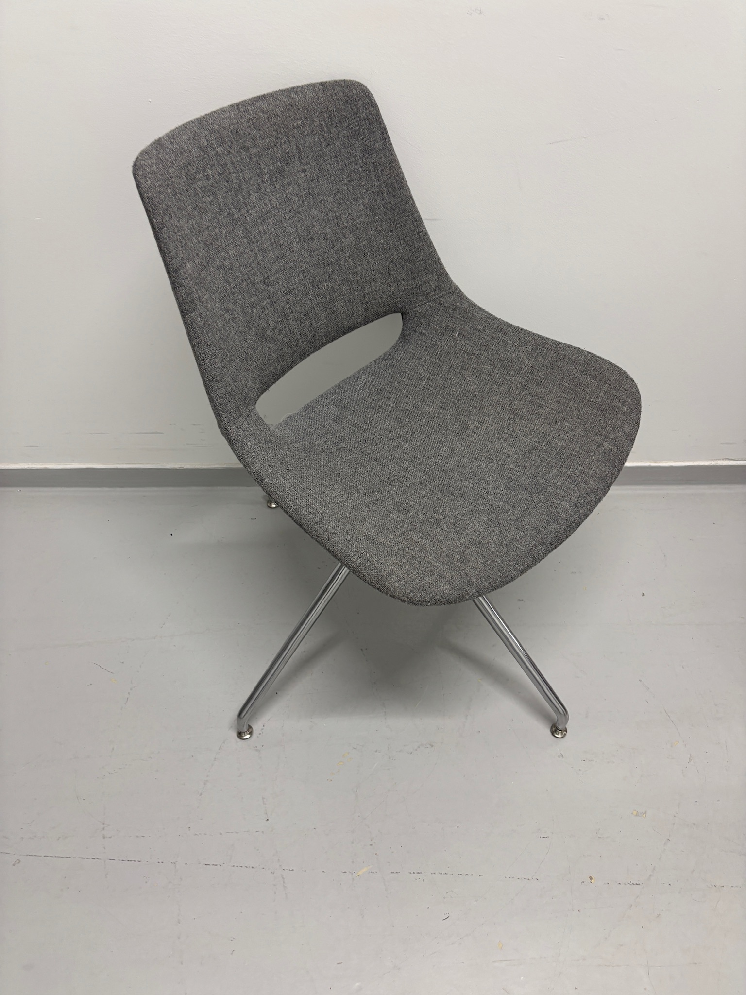 SELT / SOLD Arper stóll frá Módern 5