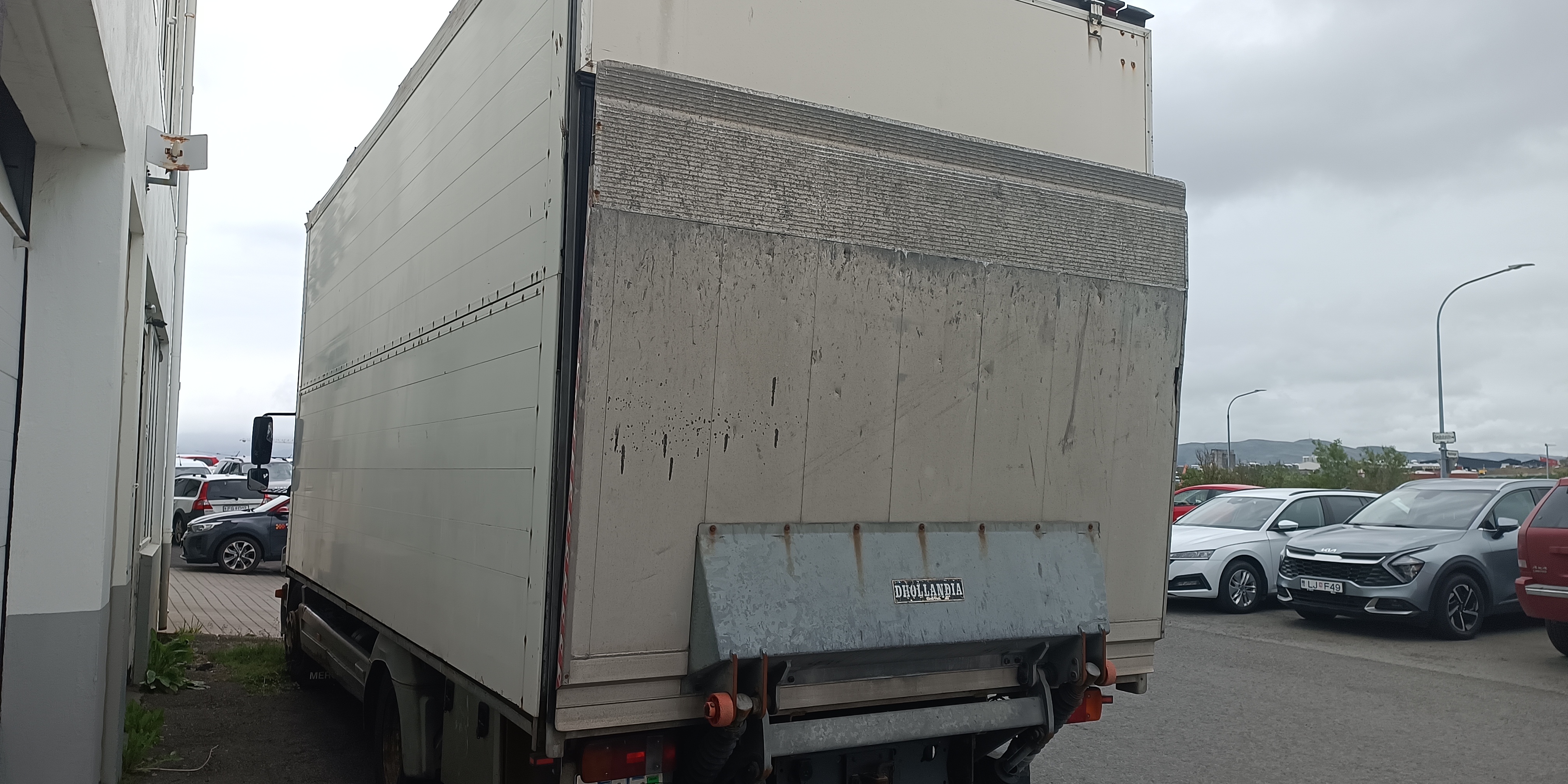 SELT / SOLD - Kassi og Dhollandia lyfta - 620 sm lengd og 250 sm breidd 2