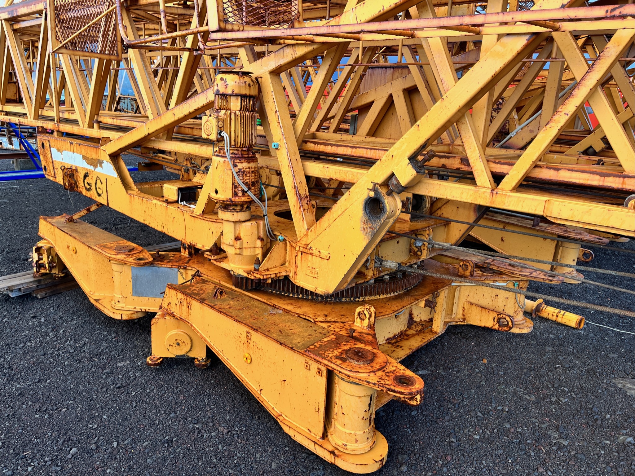 SELT / SOLD - Endurnýtt - Liebherr byggingakrani 63K AB 0325 5