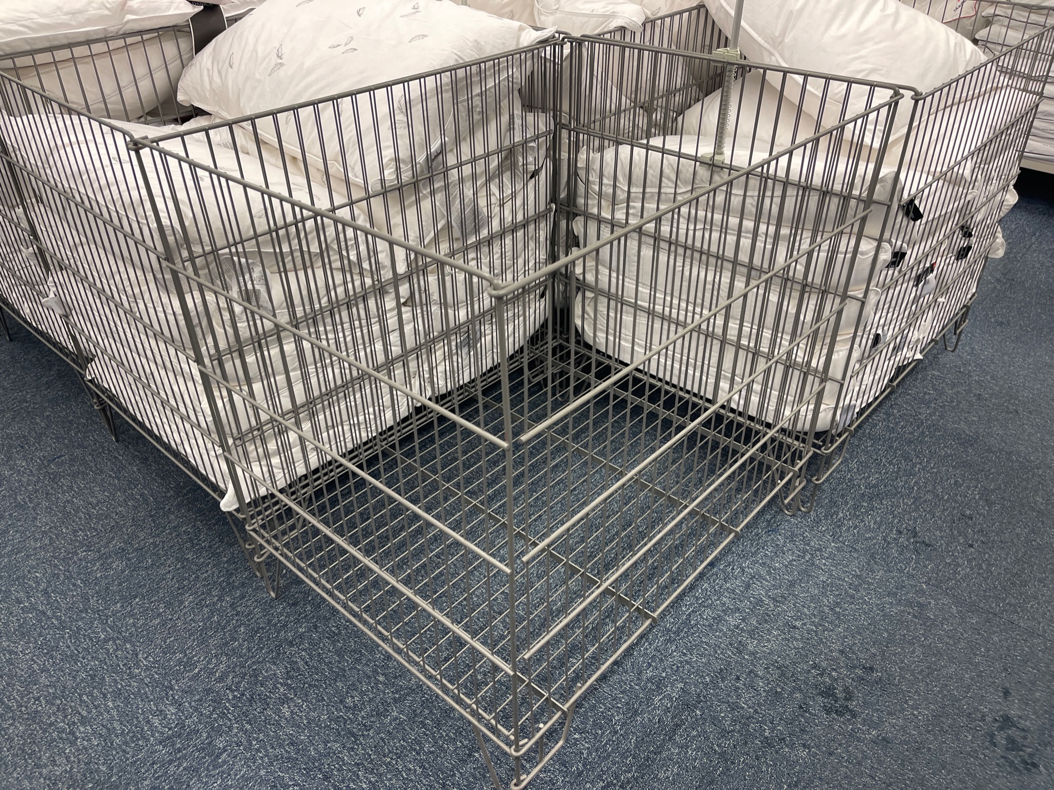 SELT / SOLD - Körfur - B79sm. x D61sm. x H80sm.