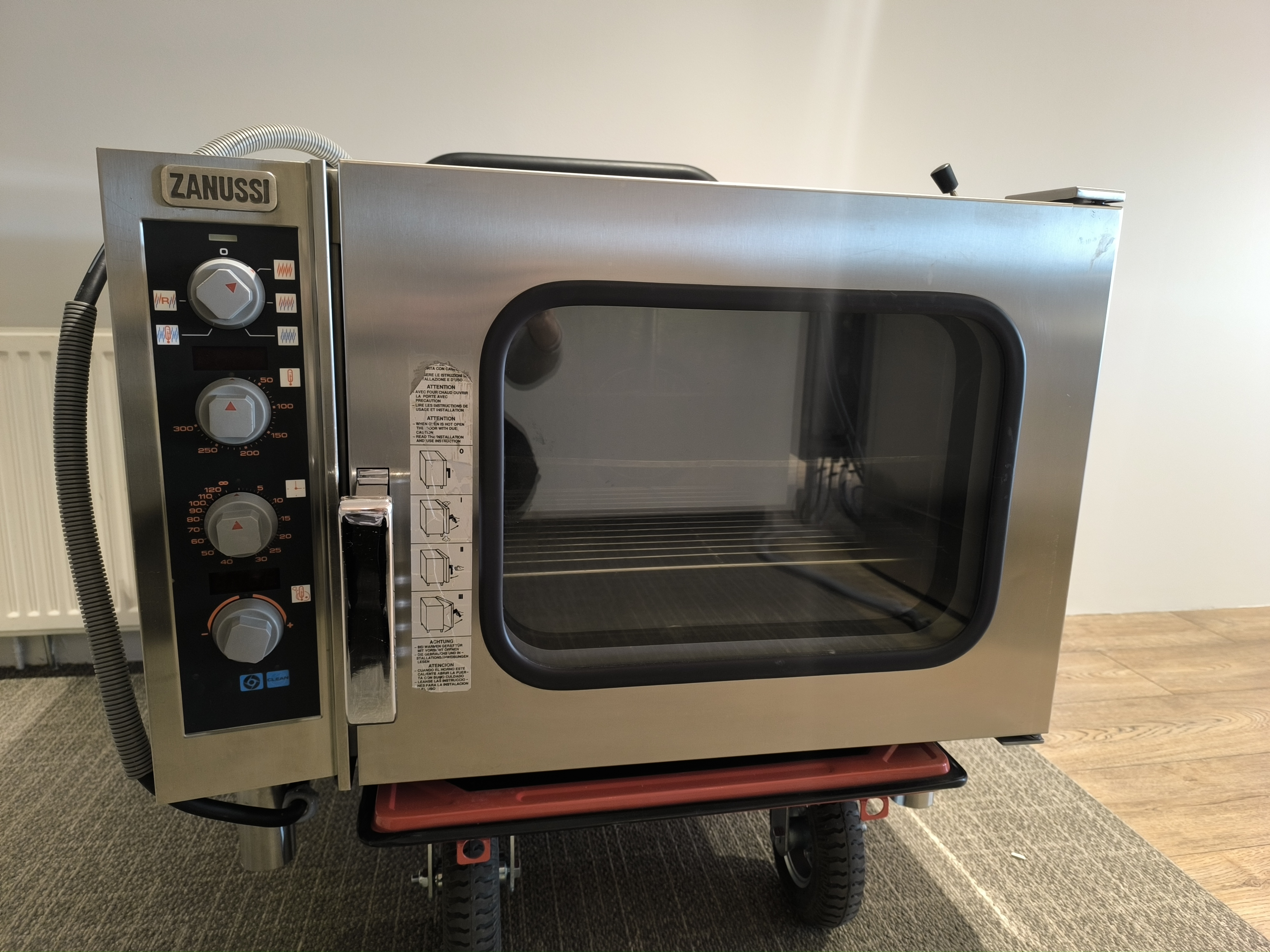SELT / SOLD Zanussi gufuofn á standi, 6 skúffur 4