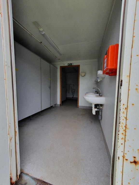 SELT / SOLD - WC - klósett skúr 3