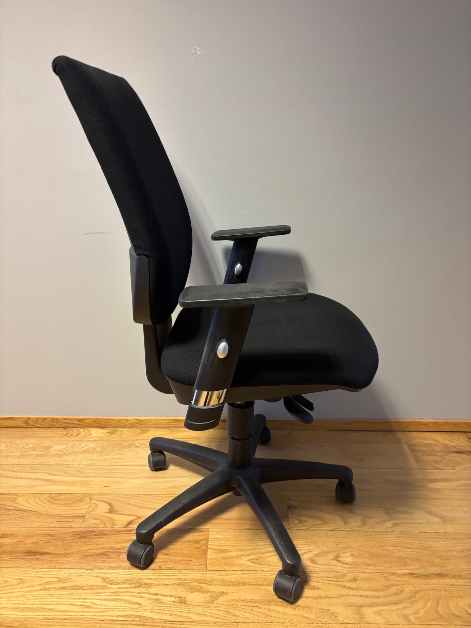 SELT / SOLD Skrifborðsstóll frá Pennanum 2