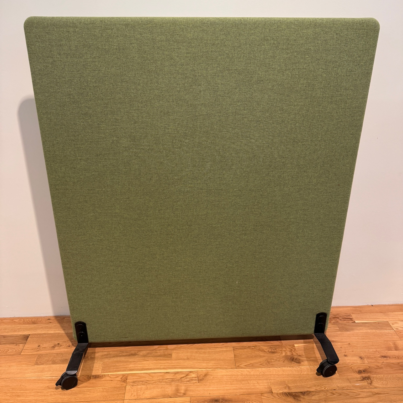 Götessons skilrúm á hjólum frá Pennanum, H146xB120sm.