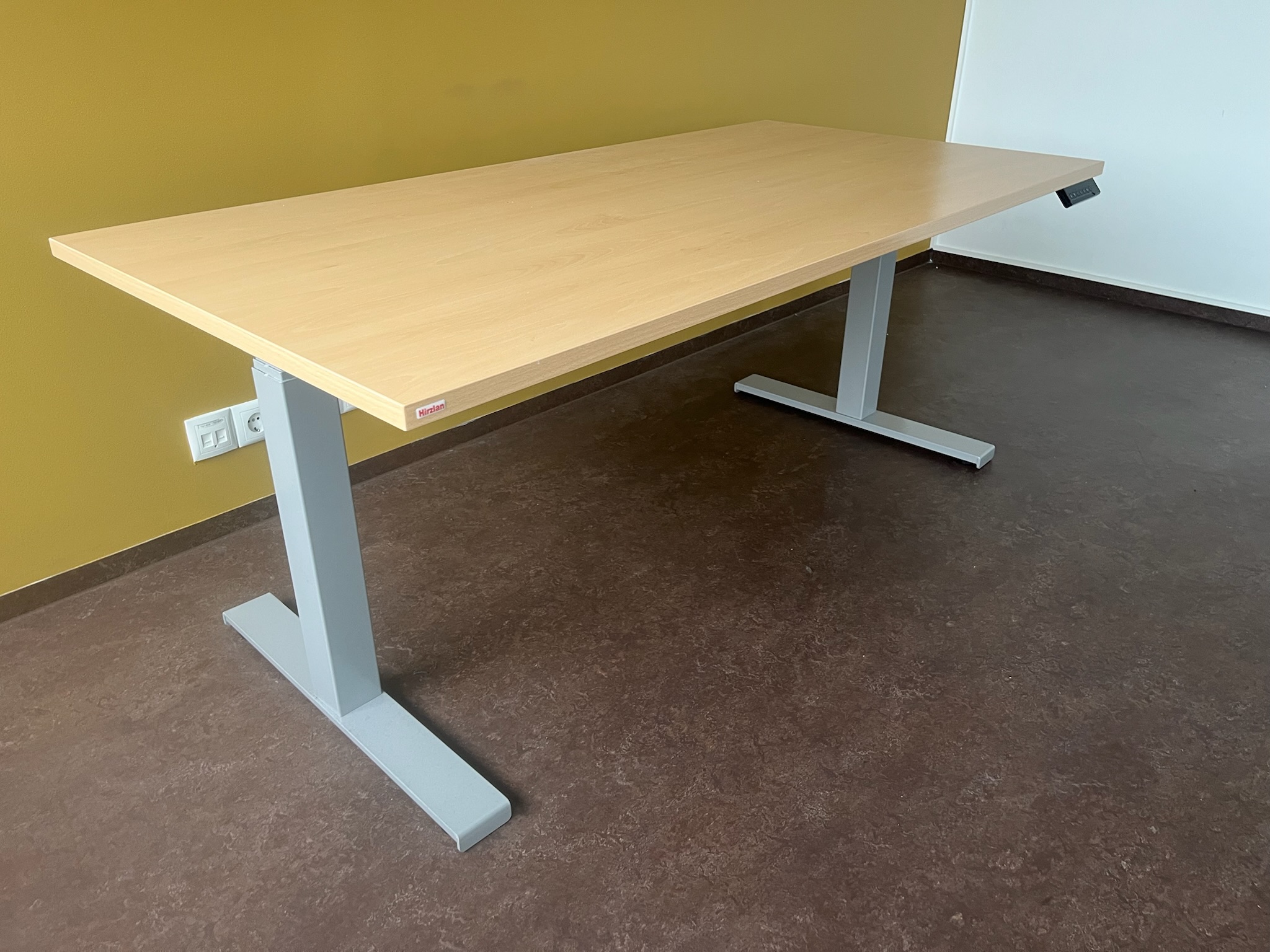 SELT / SOLD NowyStyl rafmagnsborð með minnisstillingu frá Hirzlunni, B160xD80sm.