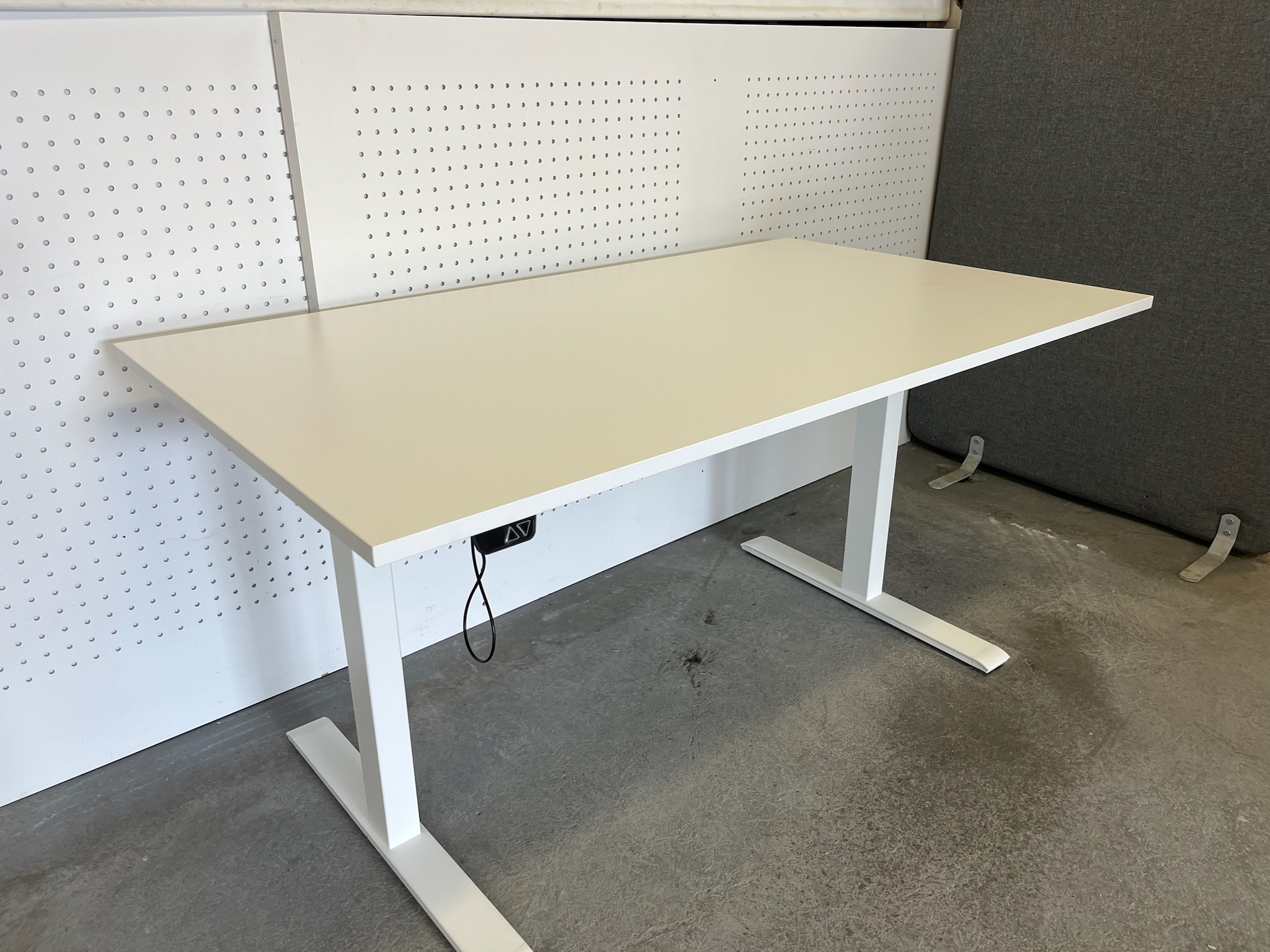 SELT / SOLD IKEA rafmagnsborð, B140xD80sm.