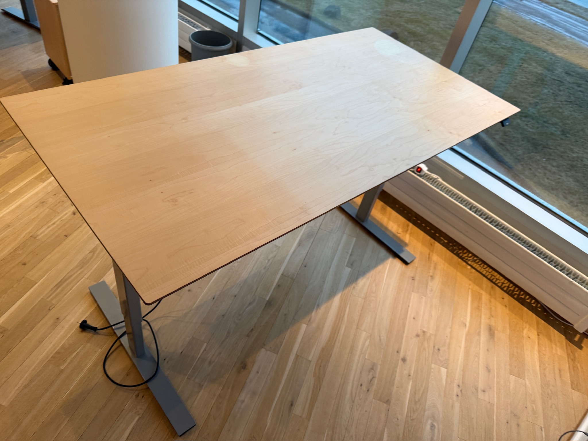 SELT / SOLD Dencon rafmagnsborð frá Pennanum, B160xD80sm. 3
