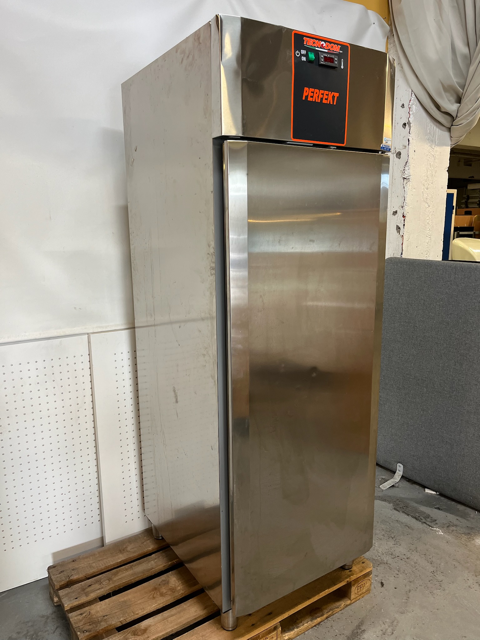 SELT / SOLD Tecnodom Perfekt 700 Stálfrystir frá BVT 2