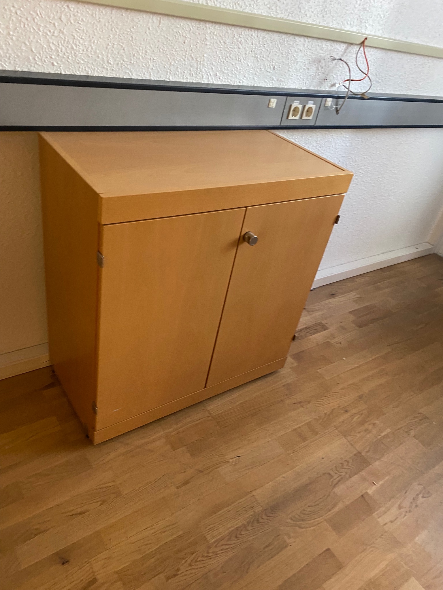 SELT / SOLD Skrifstofuskápur 3