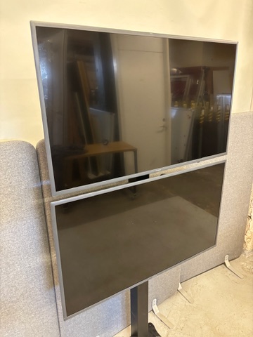 SELT / SOLD Flatskjár / upplýsingaskjár á standi, H173 x B56 sm. (3 stk.) 3