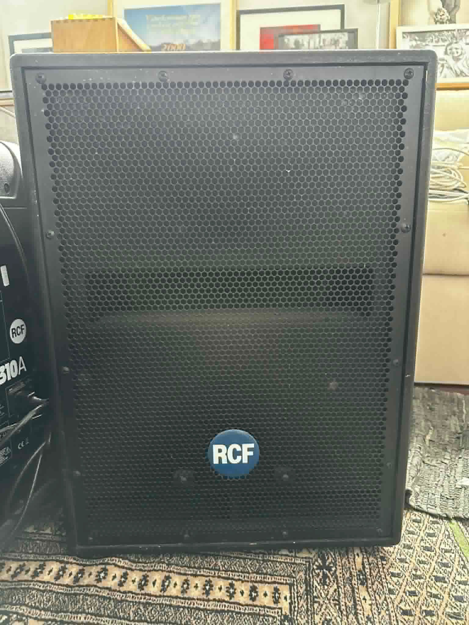 RCF hljóðkerfi, 2 hátalarar, bassabox og mixer 6