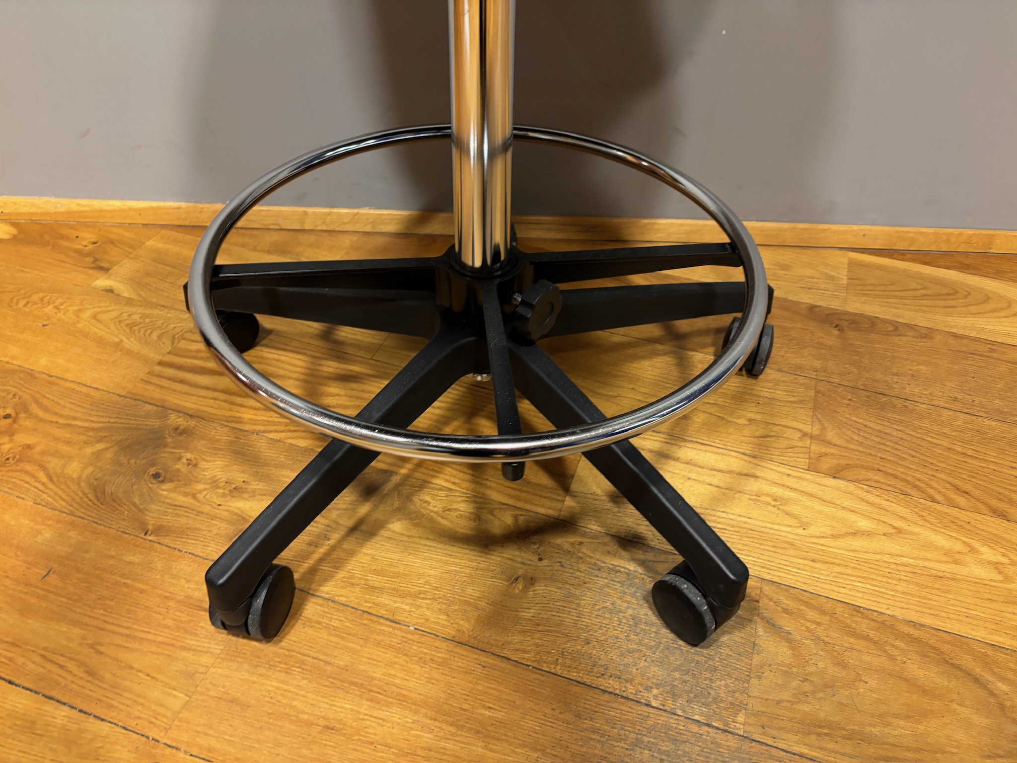 SELT / SOLD Neodesign hástóll frá Pennanum 6