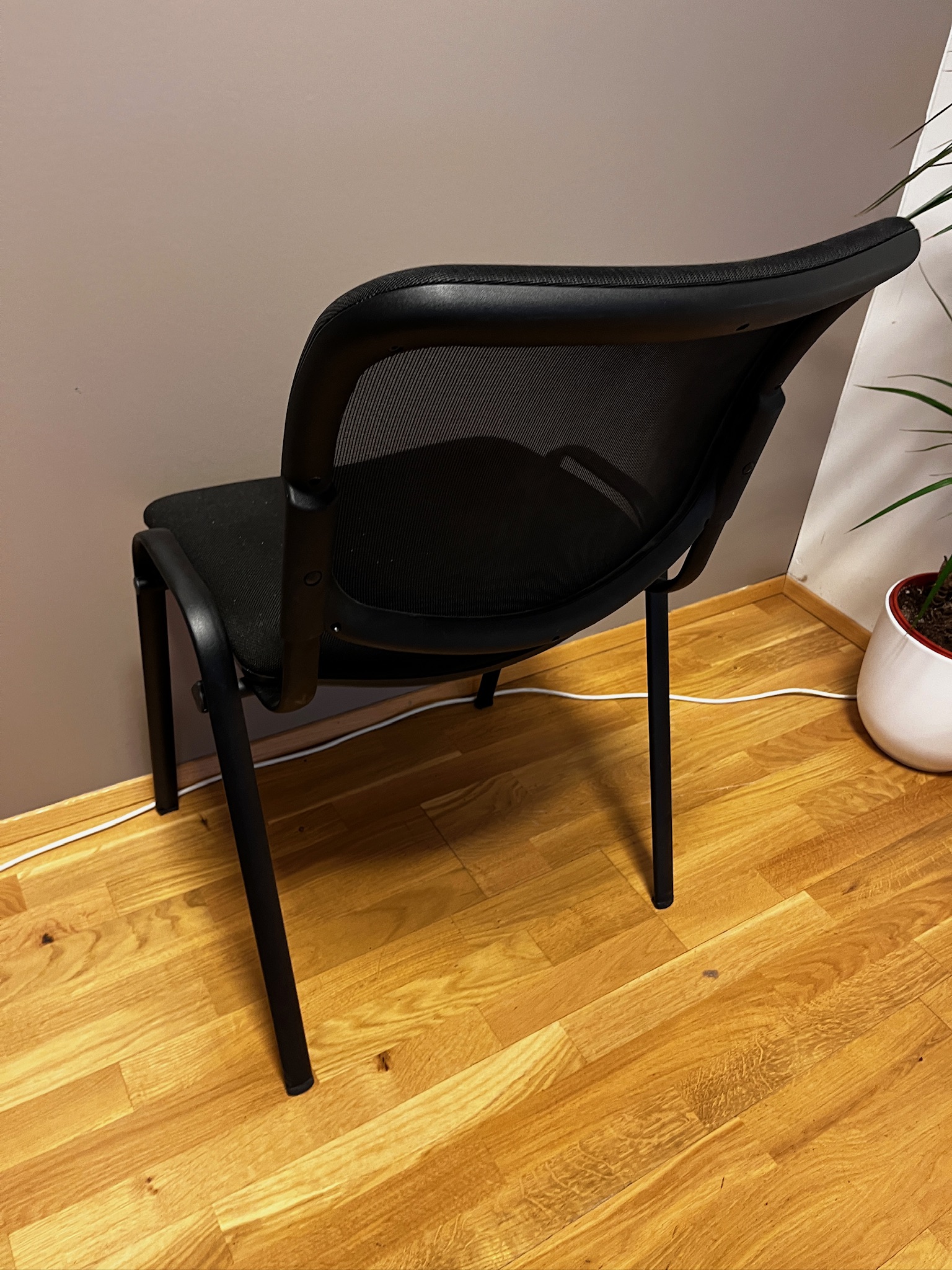 SELT / SOLD Mötuneytisstólar / fundarstólar 4