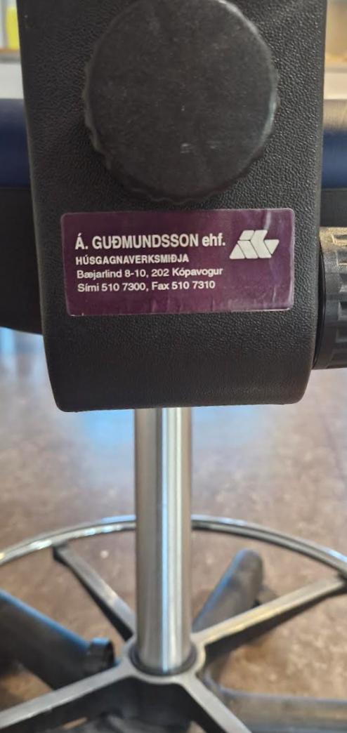 SELT / SOLD Rannsóknarstofustólar frá Á. Guðmundsson 3