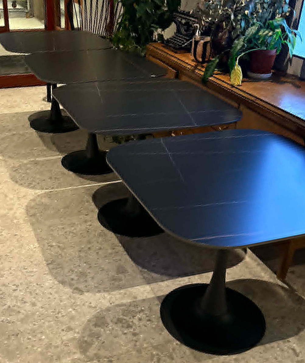SELT / SOLD Eldhúsborð með keramikplötu, B90xD90sm.