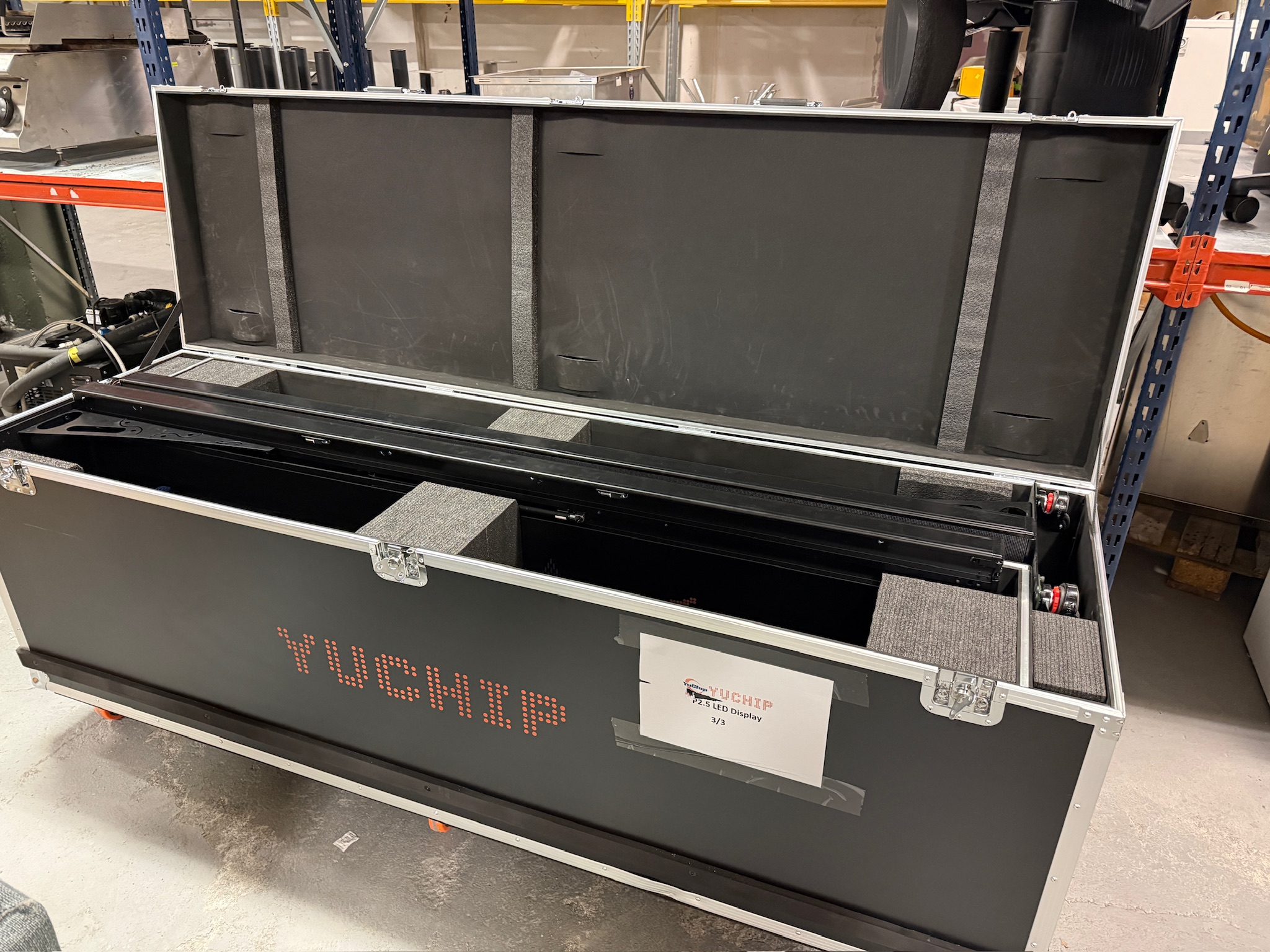 SELT / SOLD Yuchip LED auglýsingaskjár, H200xB65xD7sm. 6