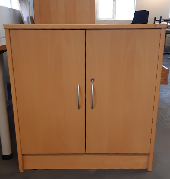 SELT / SOLD skrifstofuskápar - fráleggsborð - eik