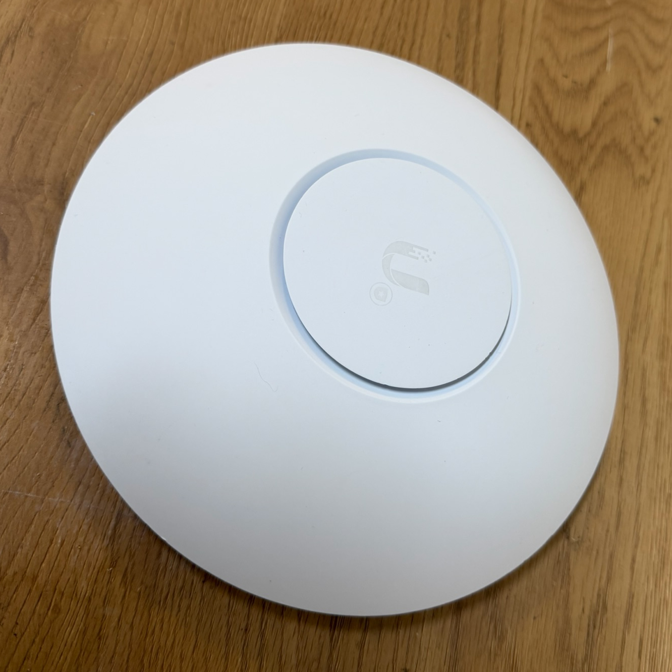 SELT / SOLD UniFi þráðlaus aðgangspunktur frá Ofar