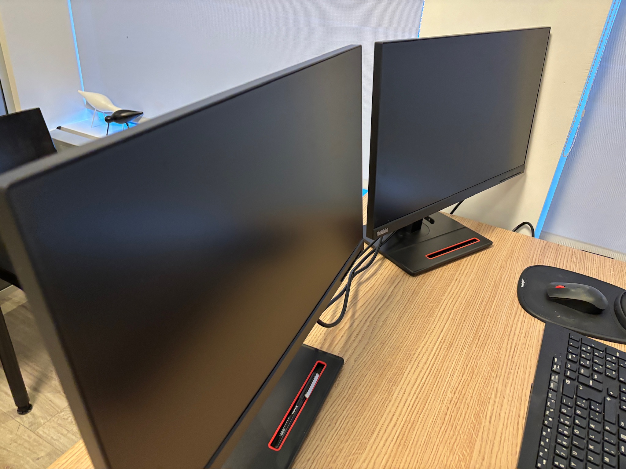 SELT / SOLD Lenovo T24i tölvuskjár - 24'', 1920x1080p 3