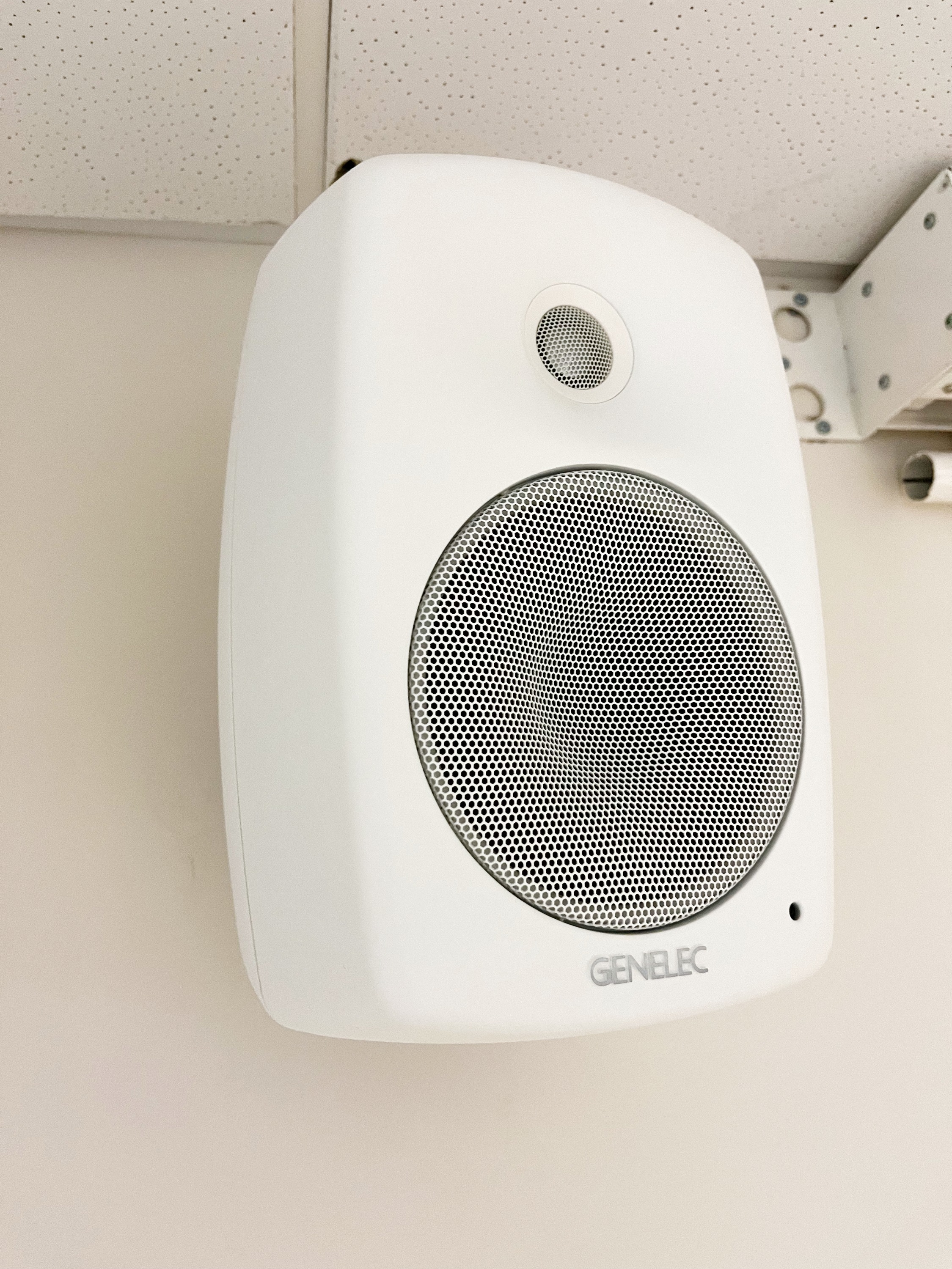 SELT / SOLD Genelec 4030 hátalari með magnara
