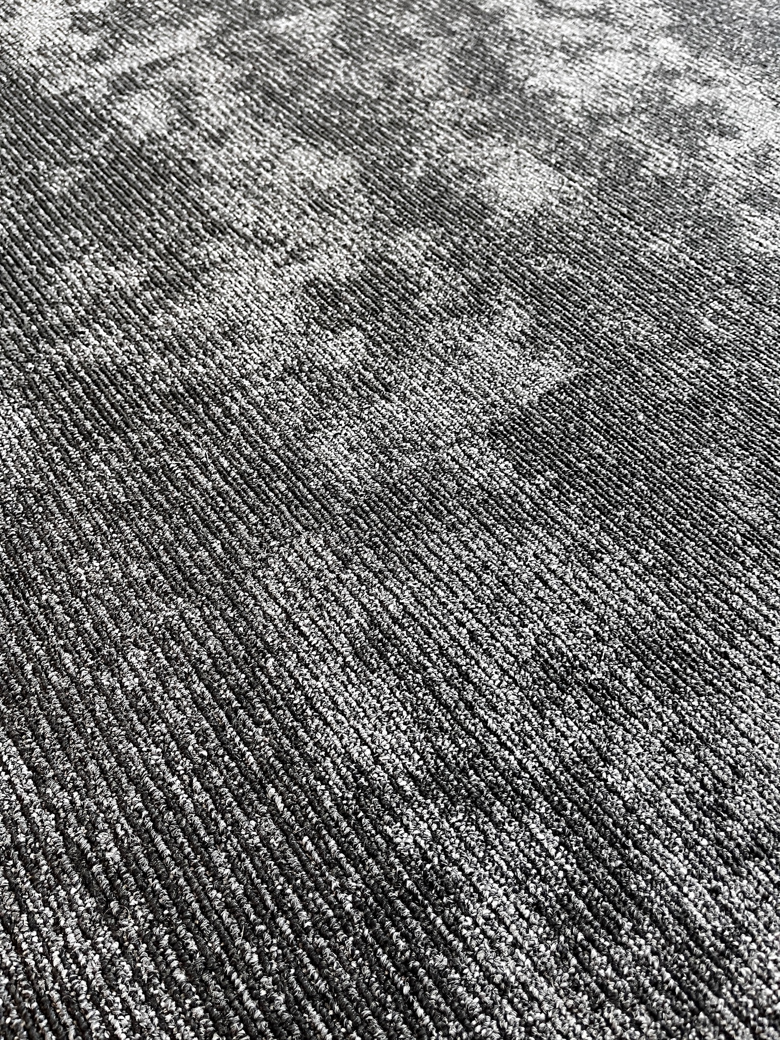SELT / SOLD - Vandaðar teppaflísar, 50 x 50 sm. 3