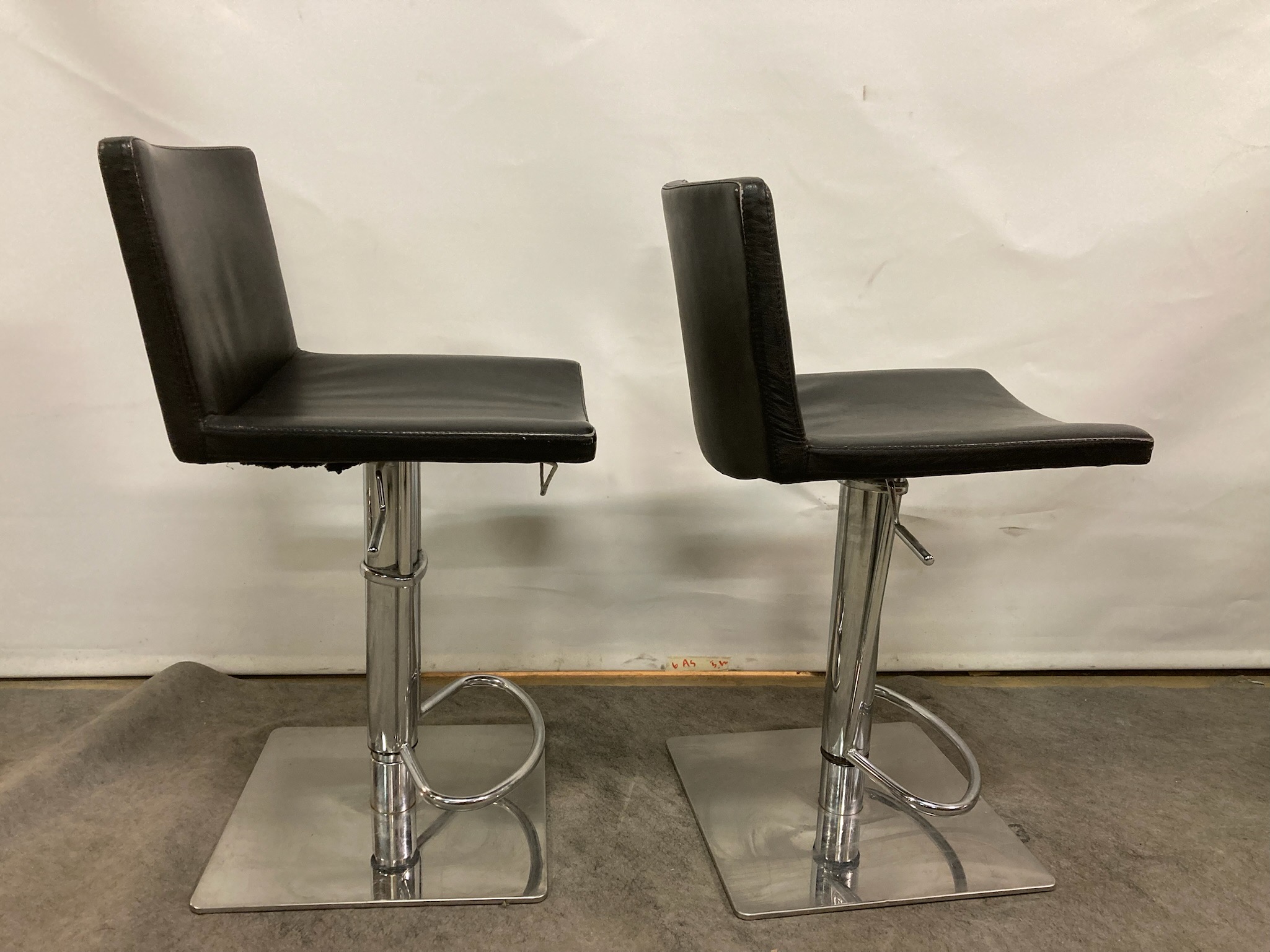 SELT / SOLD Barstólar - leður 2
