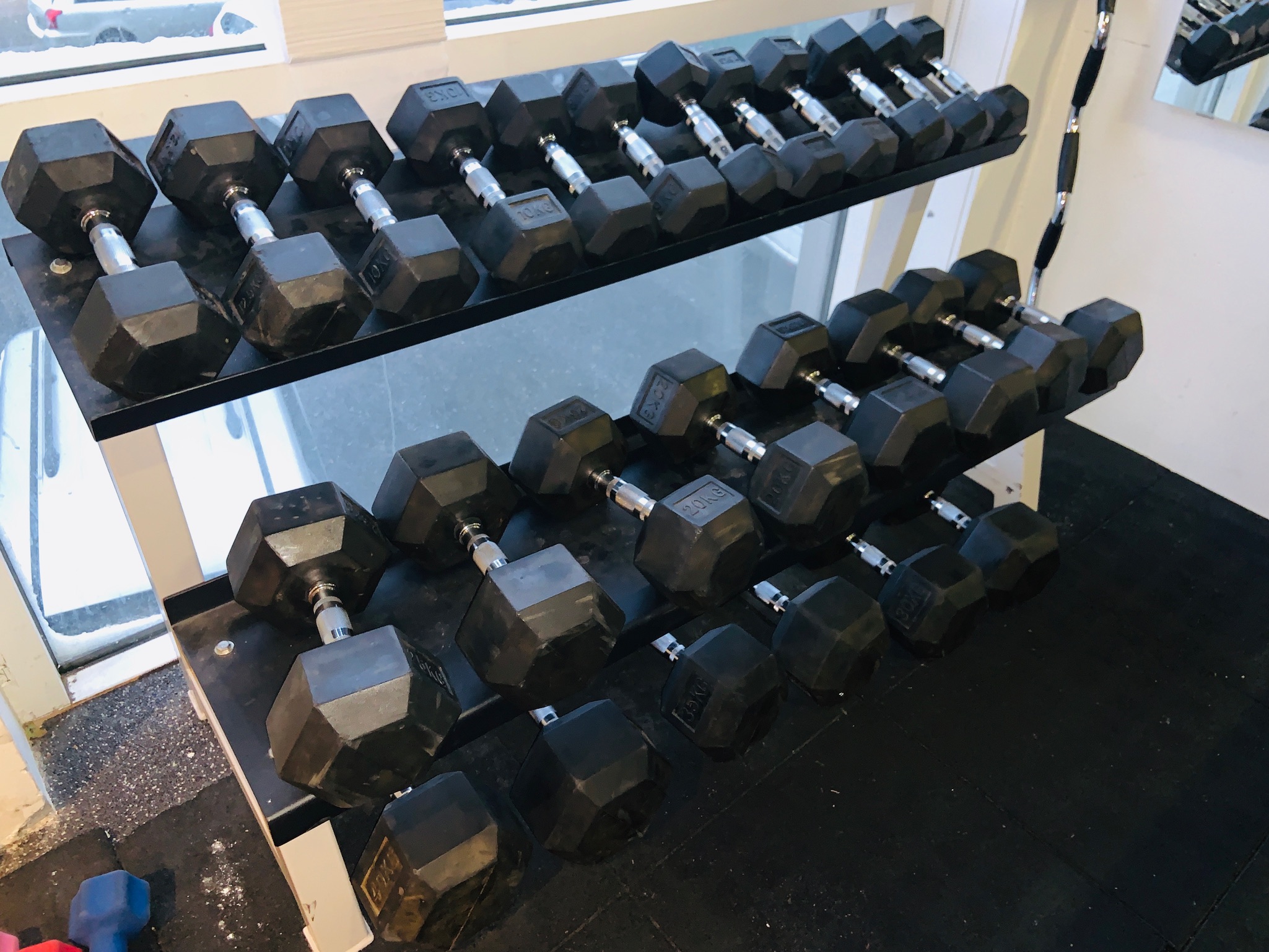 SELT/SOLD-Upphífingarstöng á vegg- Pull up barHandlóð og rekki - Dumbbells
