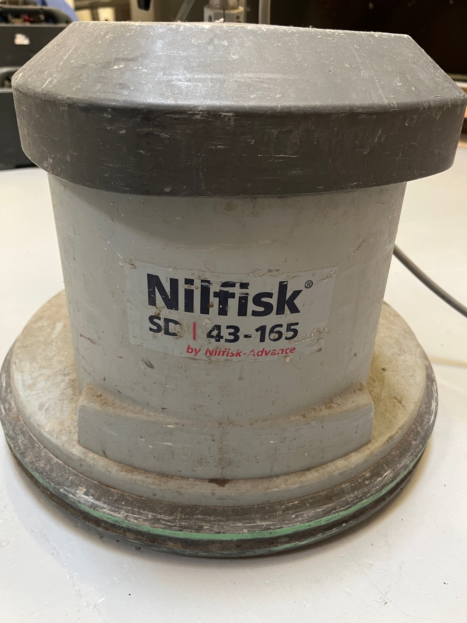 SELT / SOLD Nilfisk skúringarvél 4