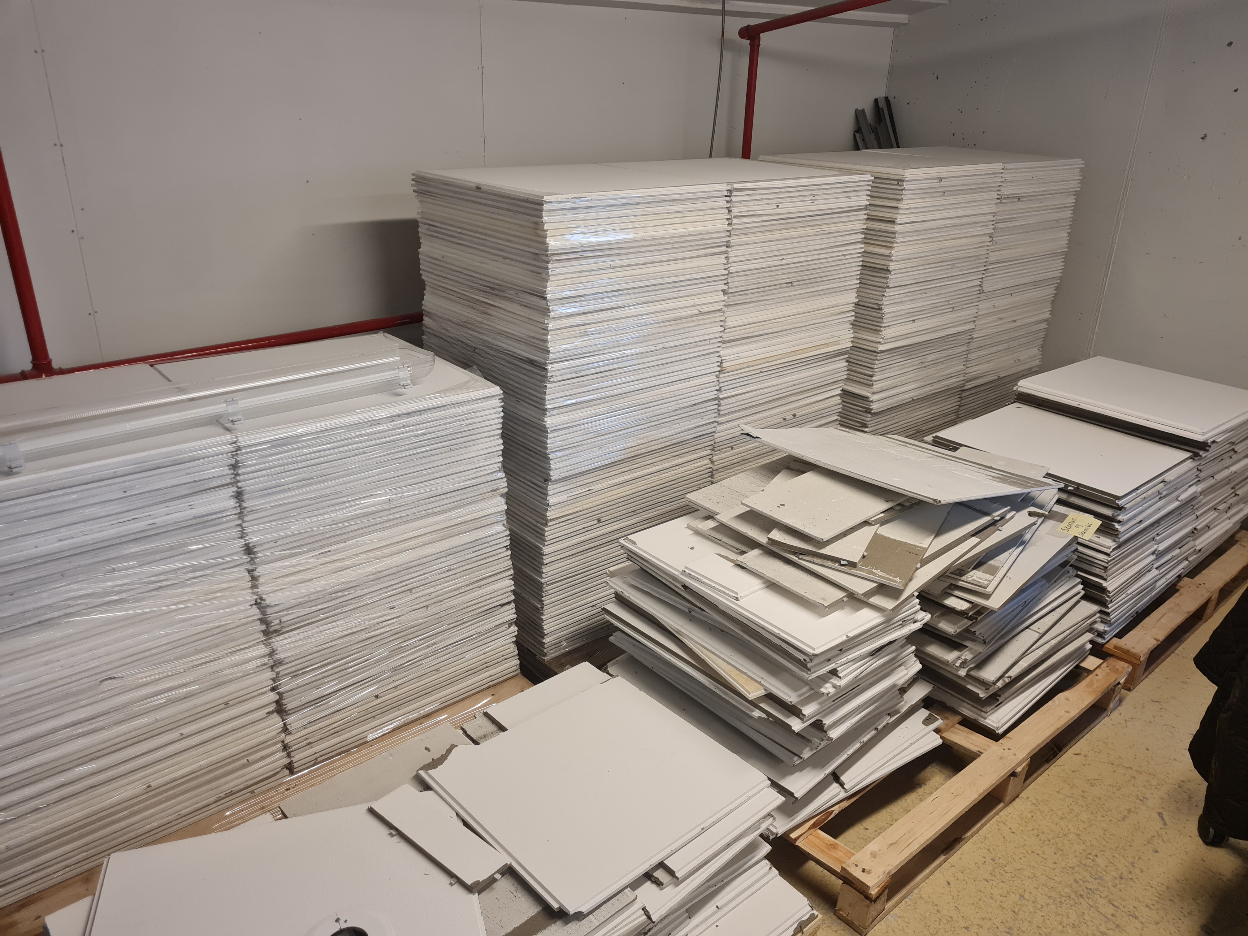SELT / SOLD Vandað kerfisloft - 60/60 100 fm.
