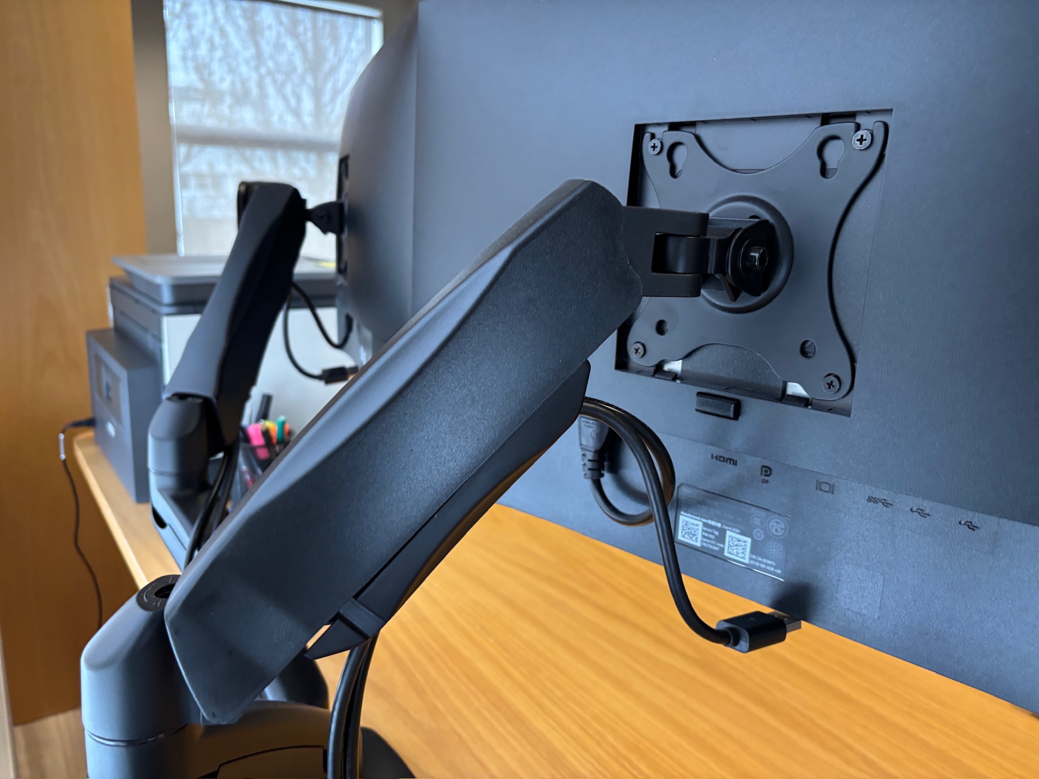 SELT / SOLD Dell tölvuskjáir á armi, 24'' 5