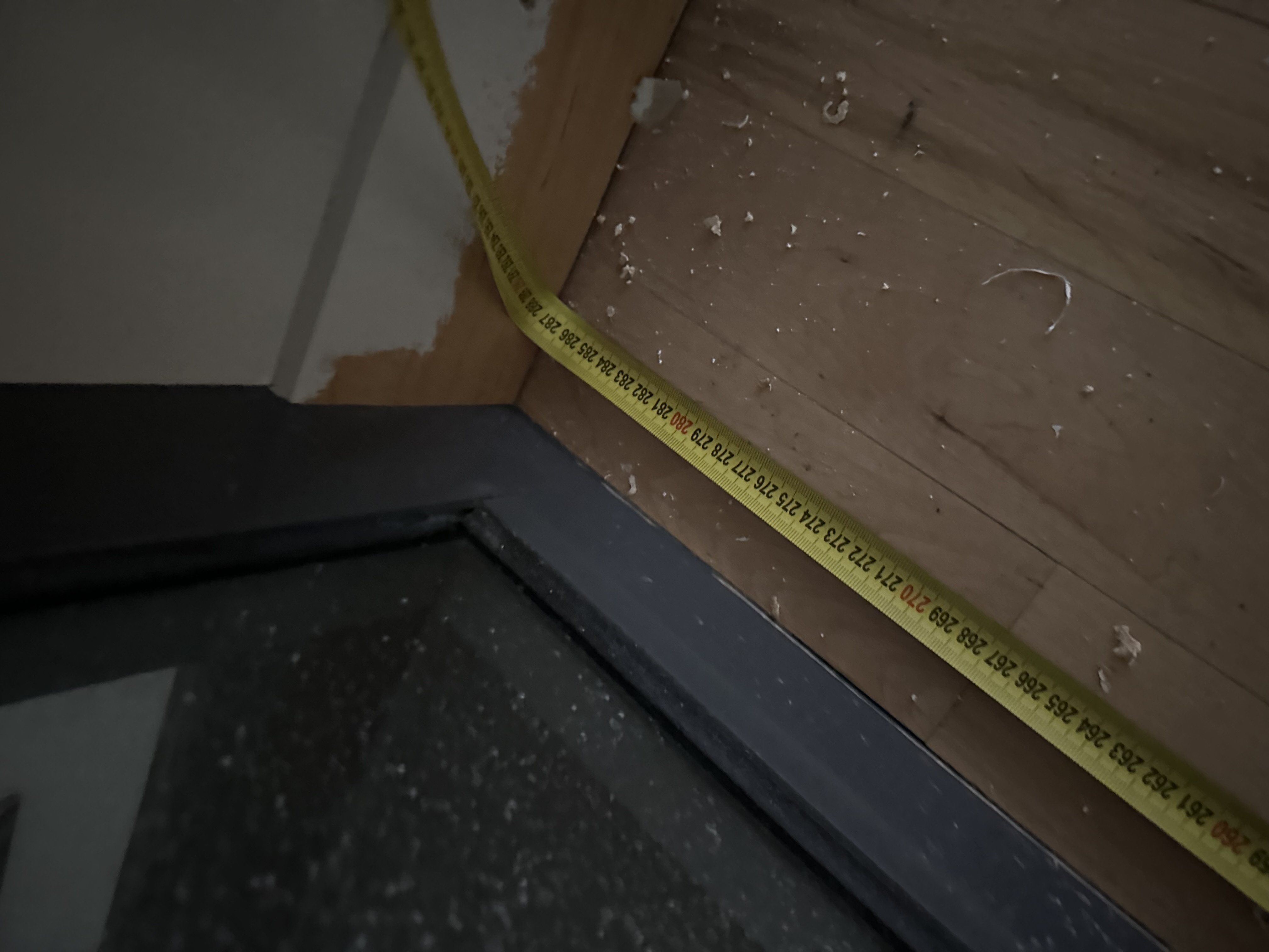 SELT / SOLD Hurð og hert gler í álramma - 290 á lengd og 270 sm. á hæð 3
