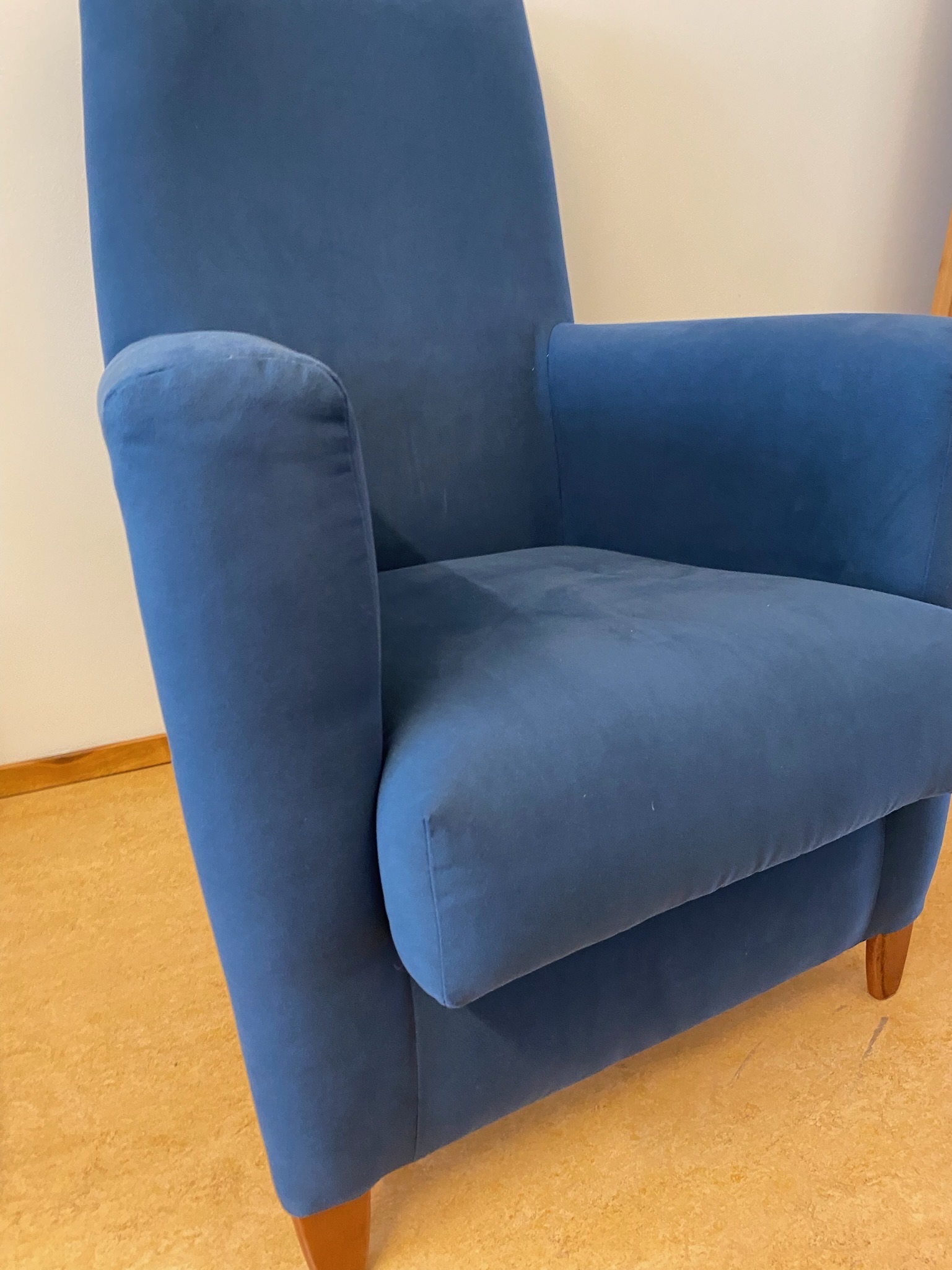 SELT / SOLD Taustóll blár - nokkrir stólar til - Alþingi 4