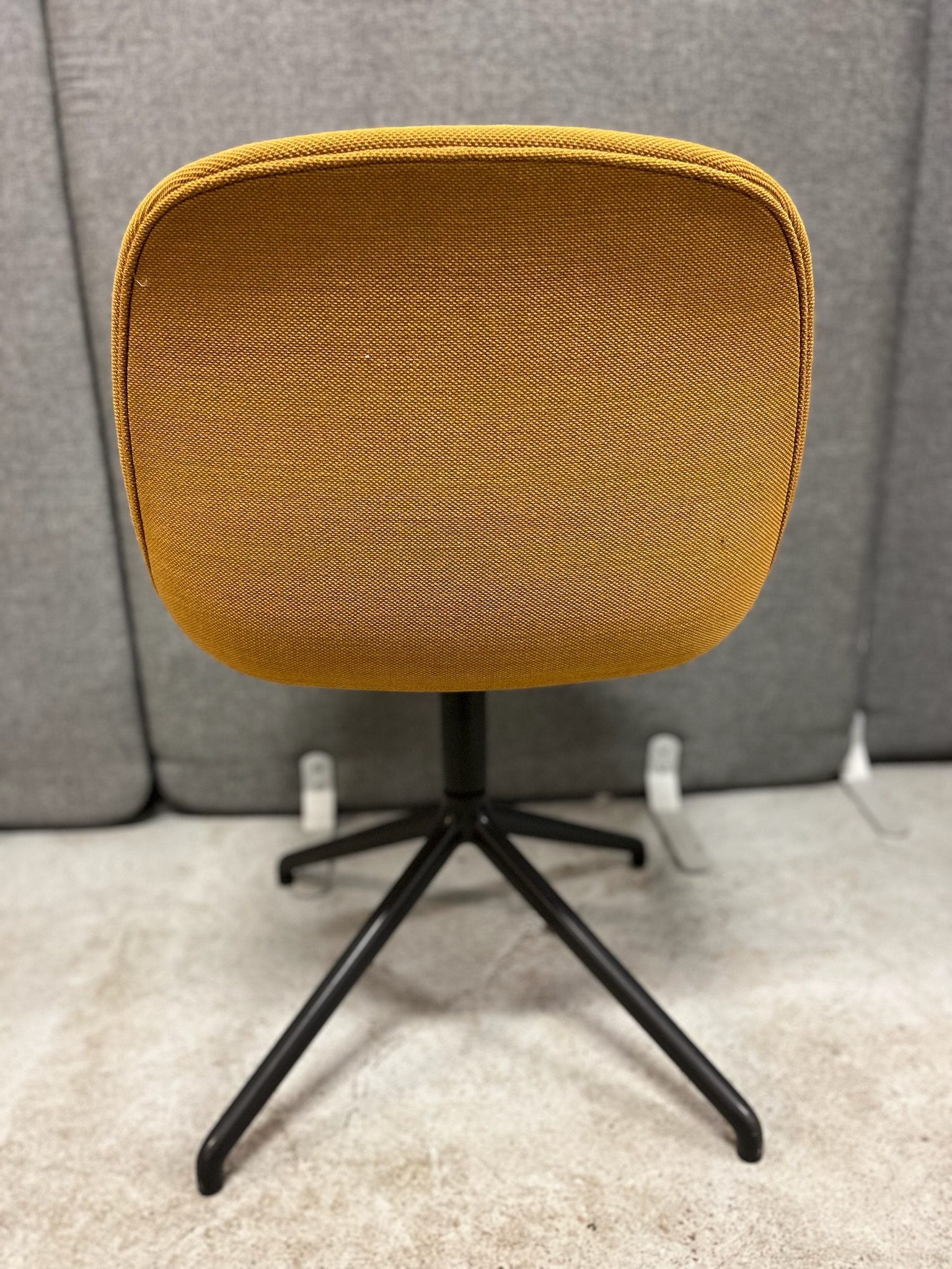 SELT / SOLD Muuto hönnunarstóll 2