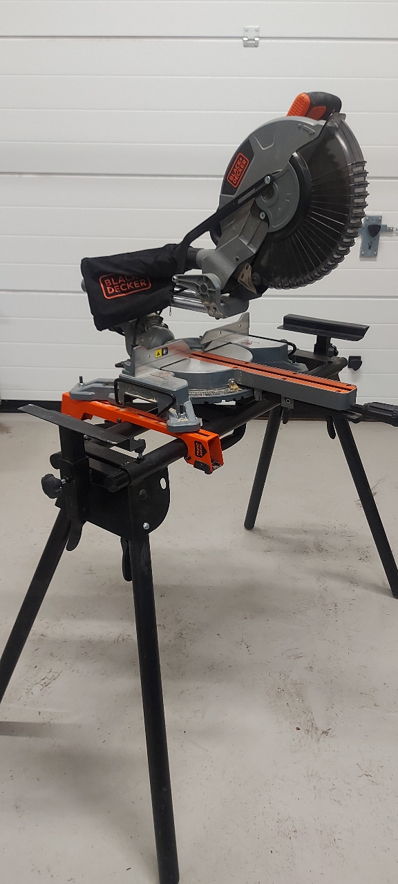 SELT / SOLD - Kúttari - sög - Black og Decker