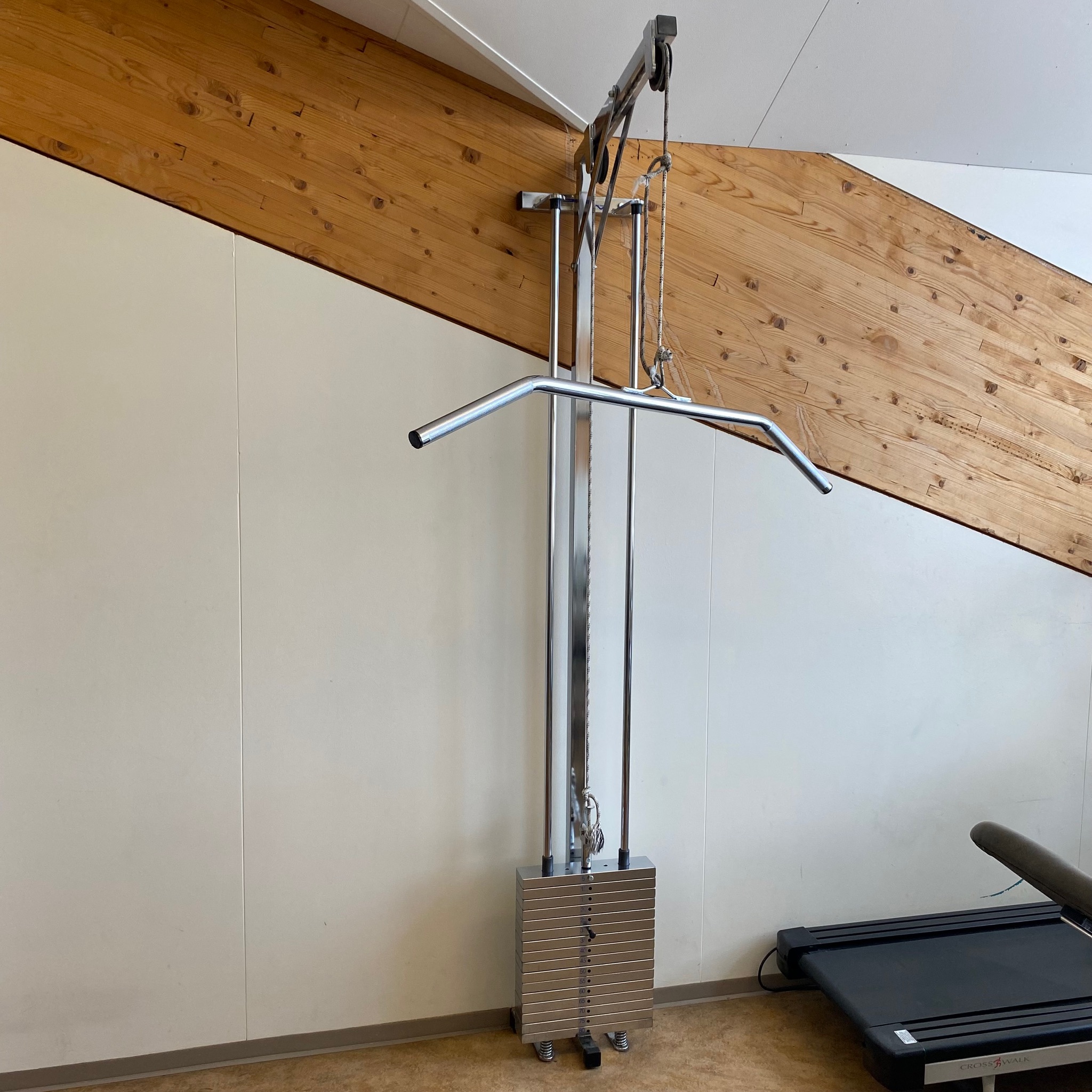 SELT / SOLD Niðurtog / Lat Pulldown 2